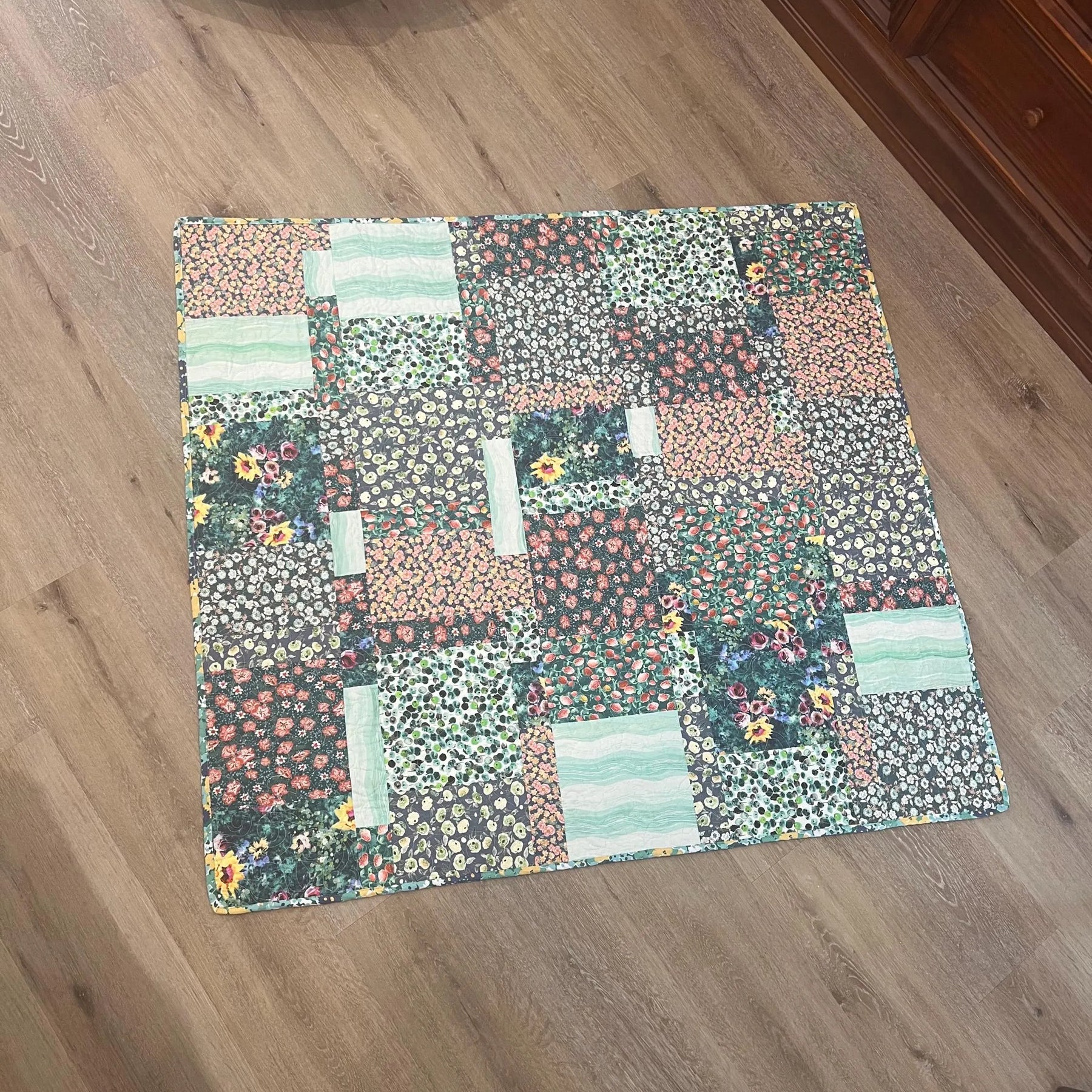 Easy 5-Cut Fat Quarter Quilt Pattern: Beginner PDF Tutorial (Lap Size 50"x60")