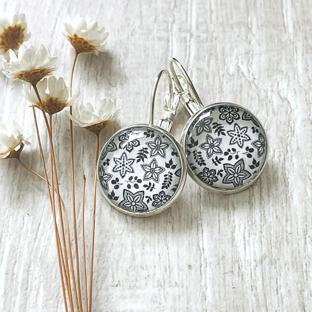 Black and White Star Earrings • Minimalist Earrings for Outfit Matching