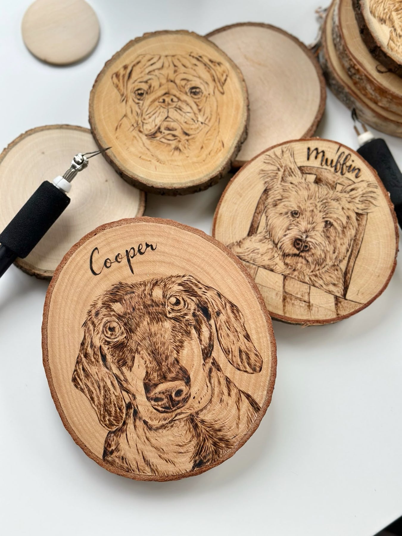 Natural Wood Circle Custom Pet Portrait – Hand-Burned Pyrography Art