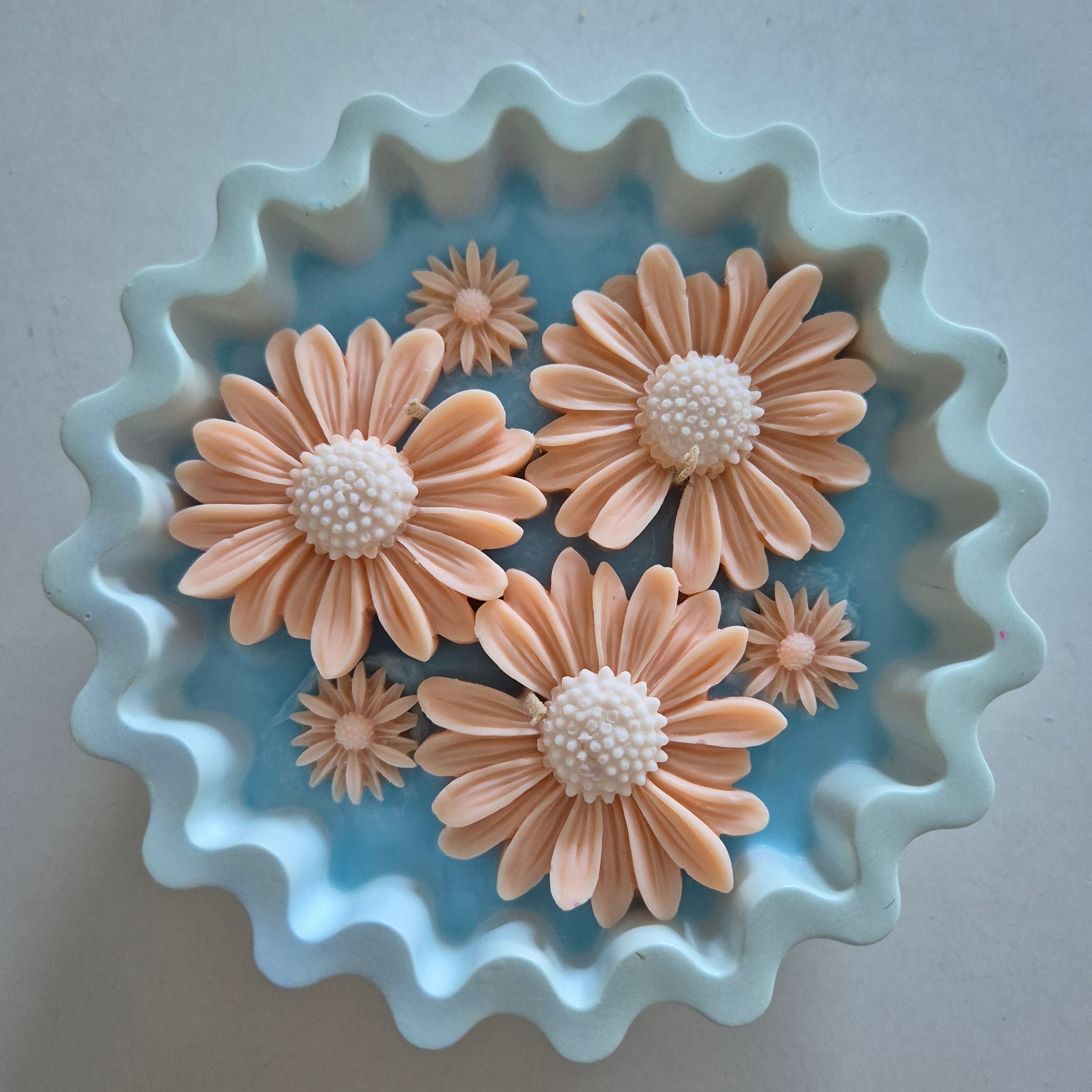 Blue and peach eco-concrete daisy bowl candle