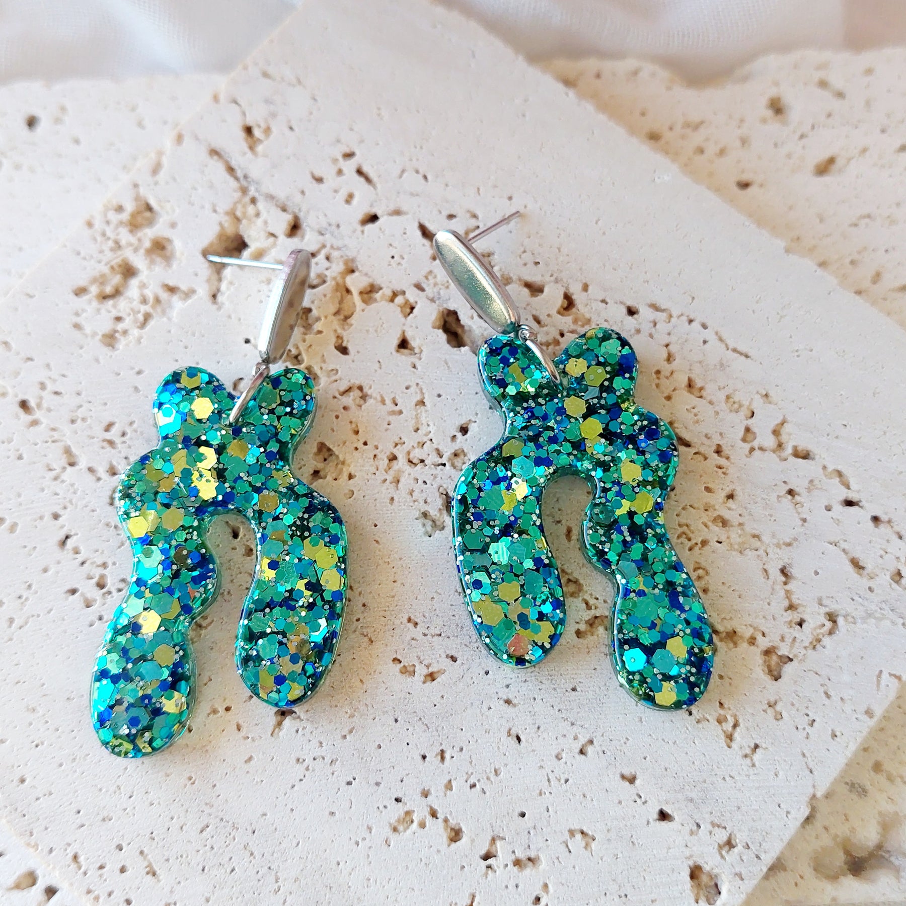 Wavy Arch Glitter Resin Dangle Earrings