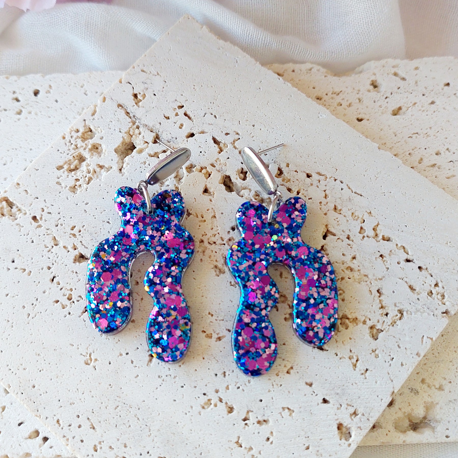 Wavy Arch Glitter Resin Dangle Earrings