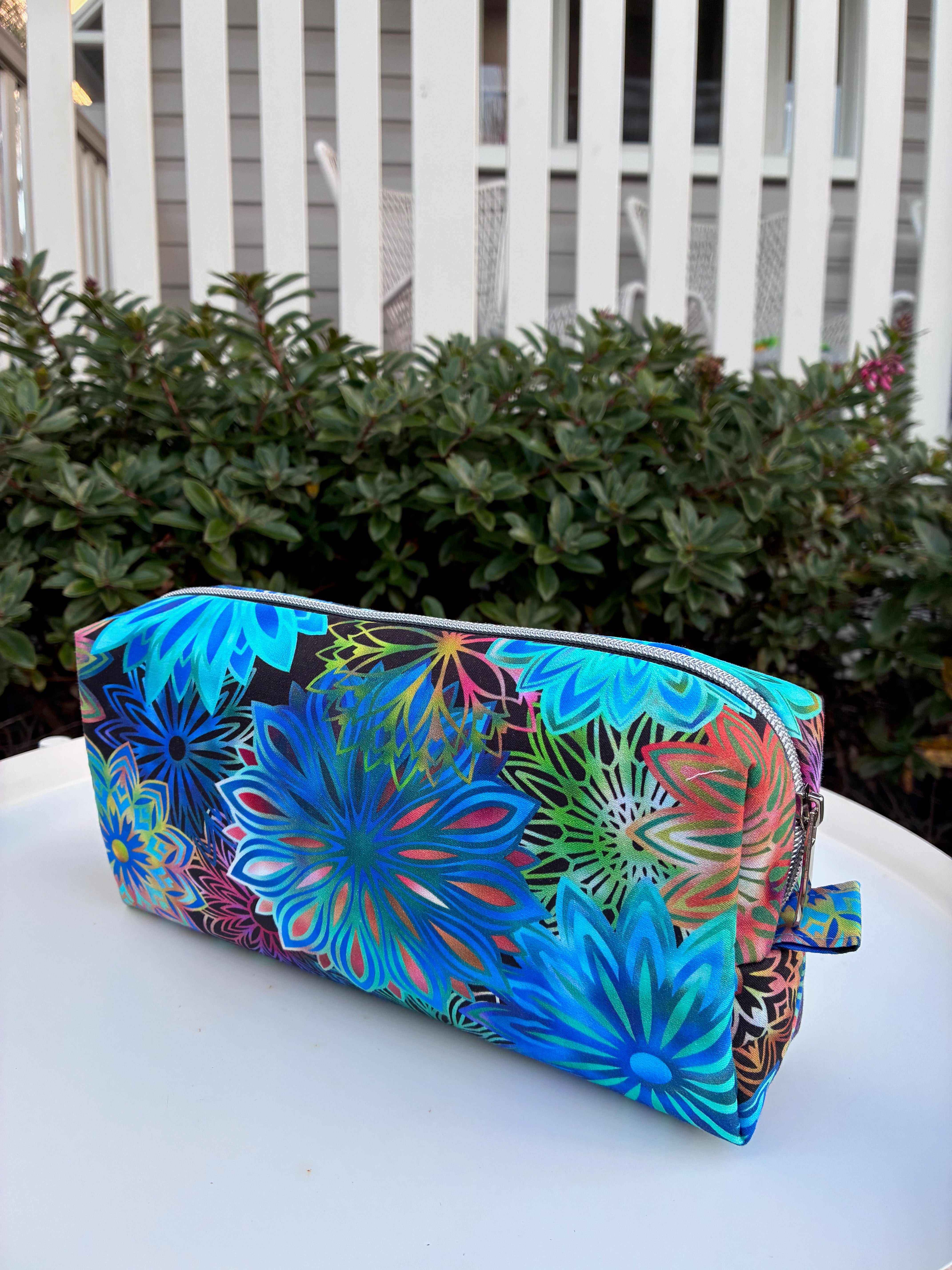Bilby Pouch - Dazzle (Jason Yenter for In The Beginning fabrics) lined with Grunge Hits The Spot for Moda