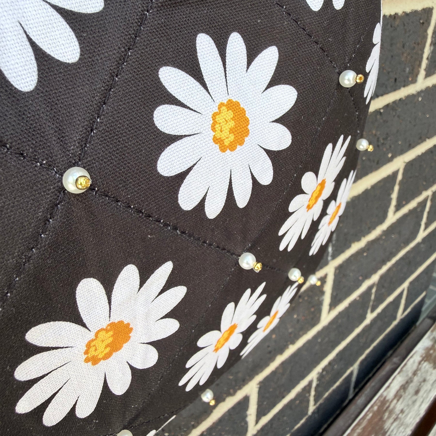 ‘Field of daisies’ metal frame purse