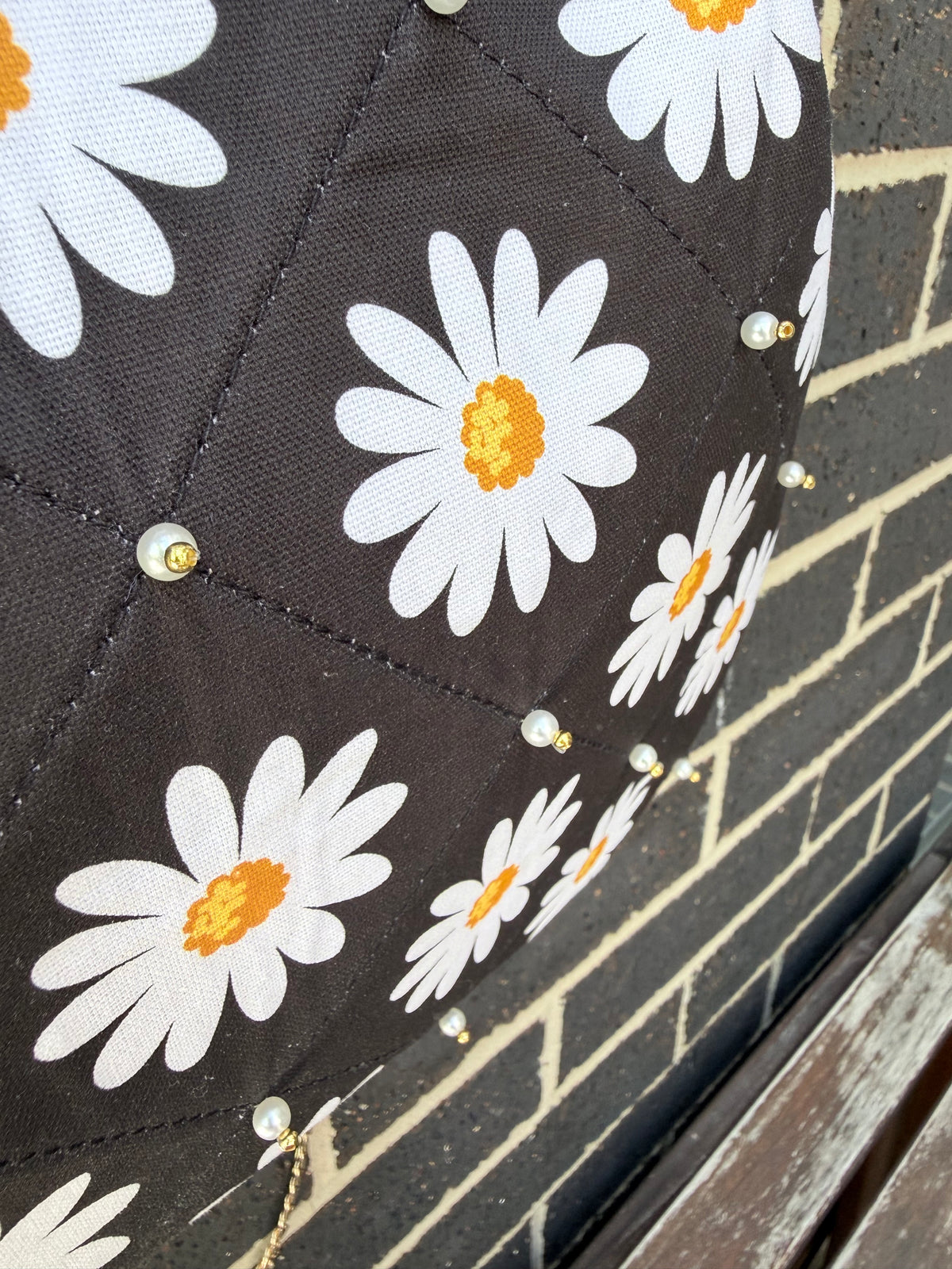 ‘Field of daisies’ metal frame purse
