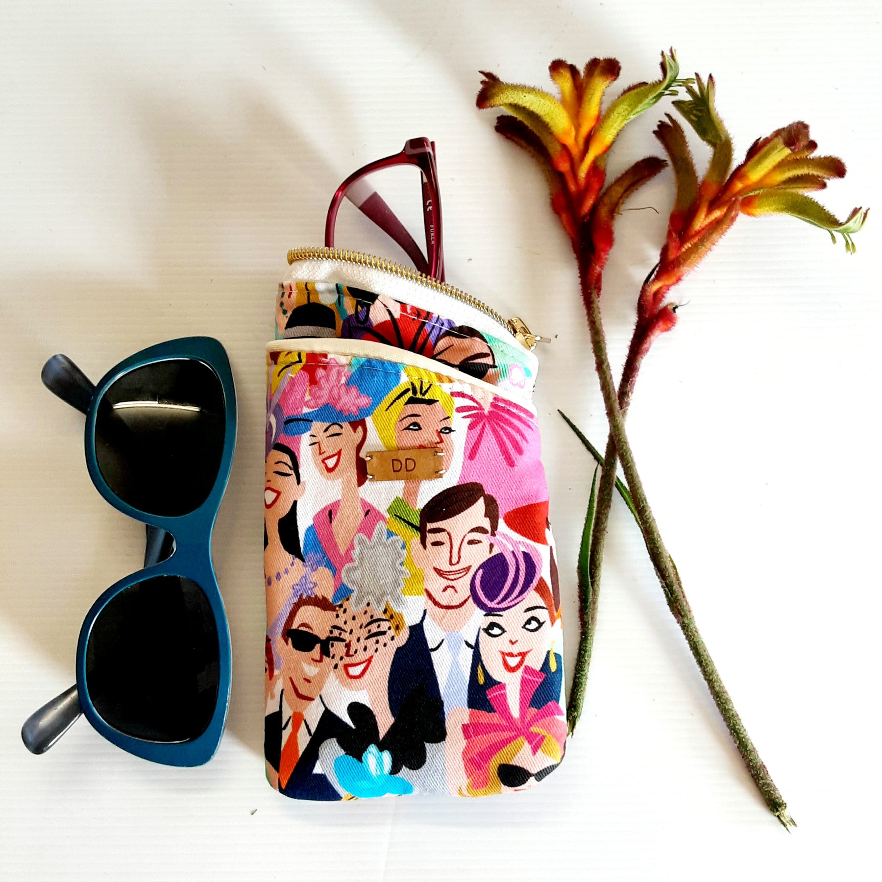 Double pocket eyeglass/sunglass case.