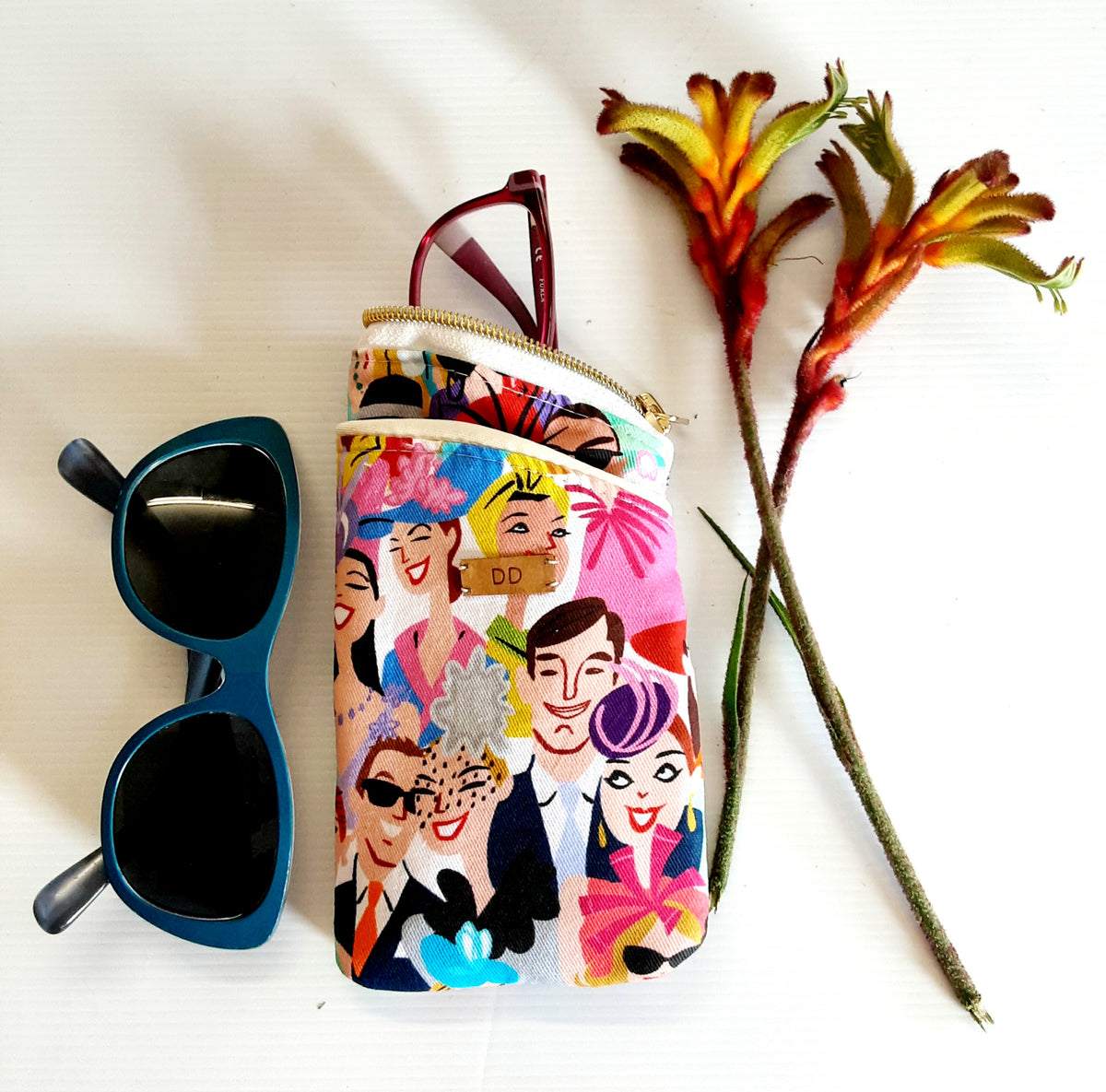 Double pocket eyeglass/sunglass case.