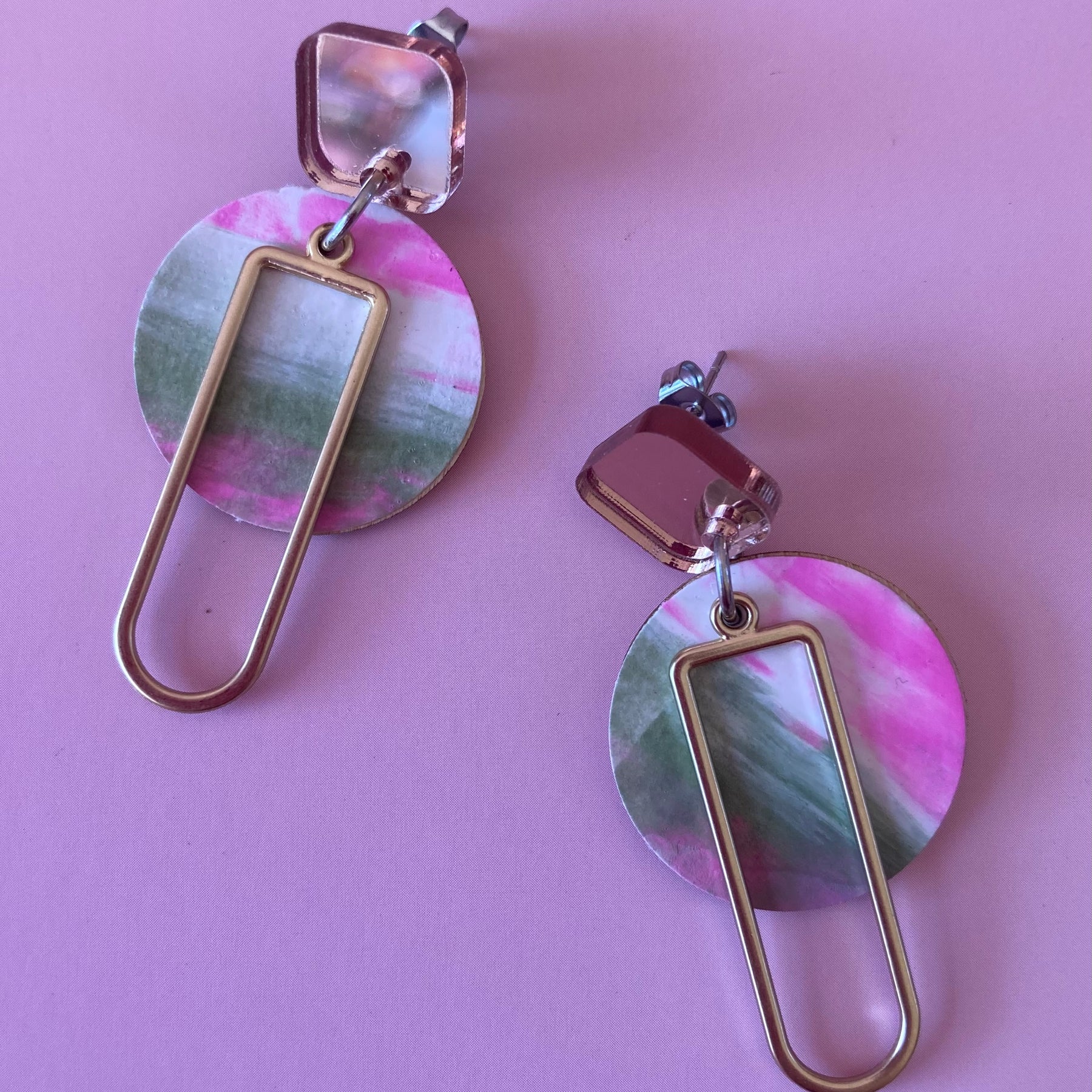 Handpainted / gold alloy earrings