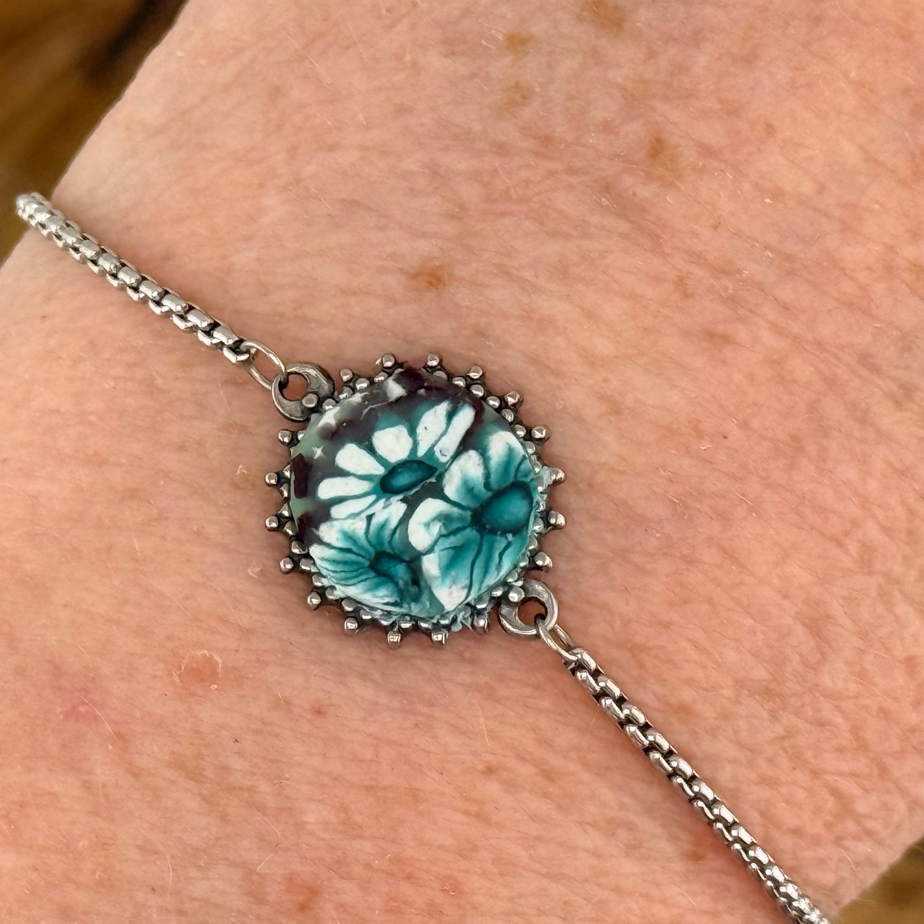 Green Daisies Stainless Steel Adjustable Slider Bracelet