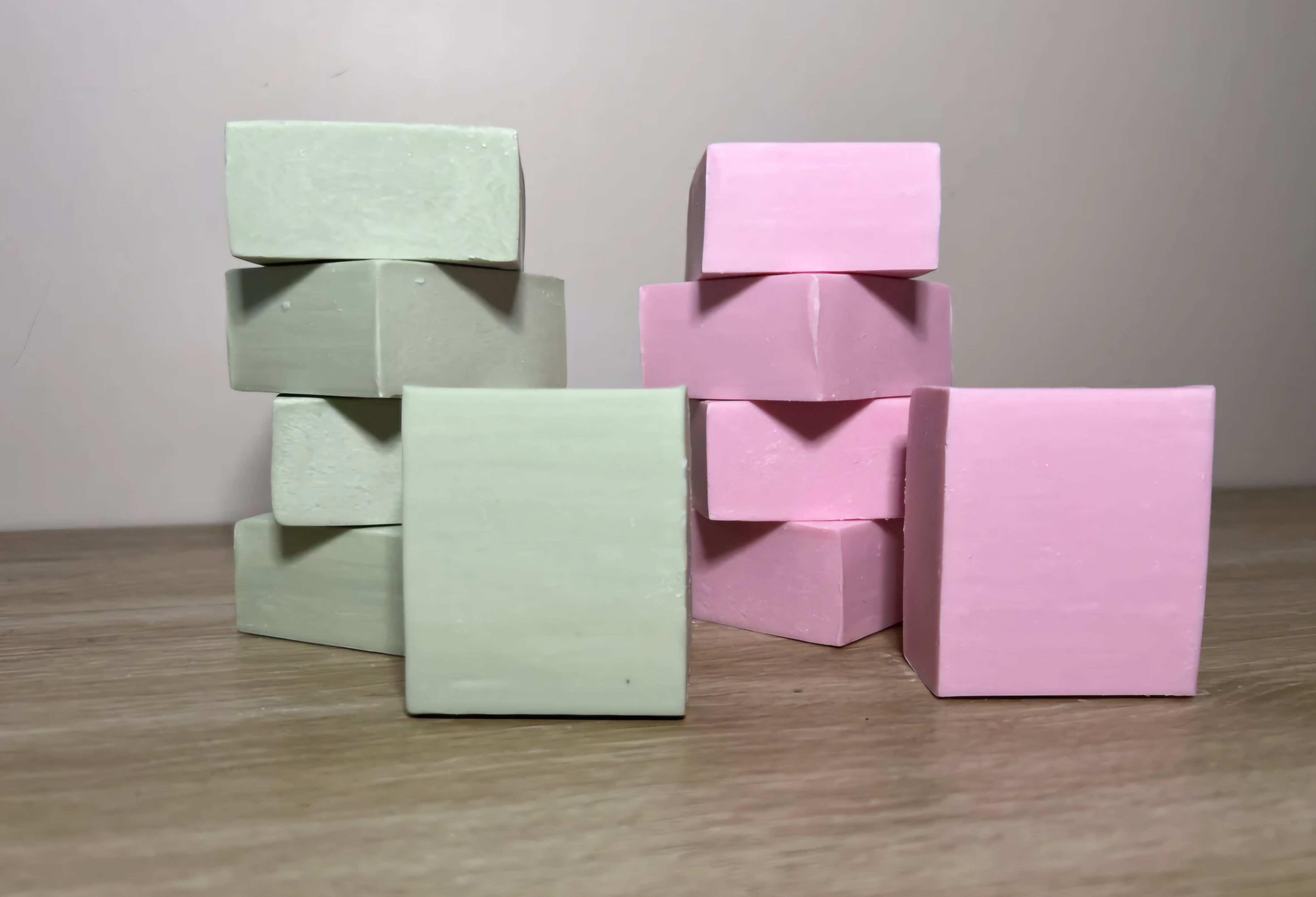 Handmade - 2 x Shampoo Bars and Bamboo Soap Rack