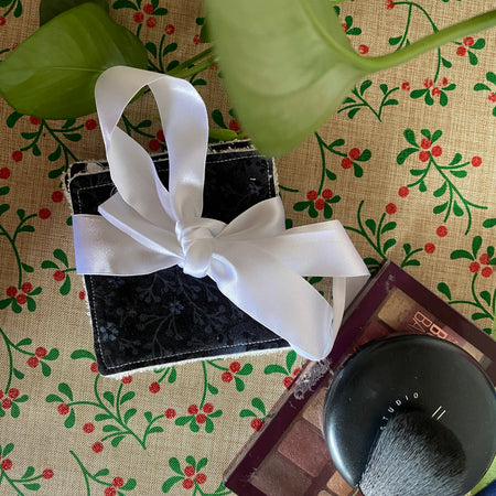 Black & White Floral Reusable Makeup Remover Pad –