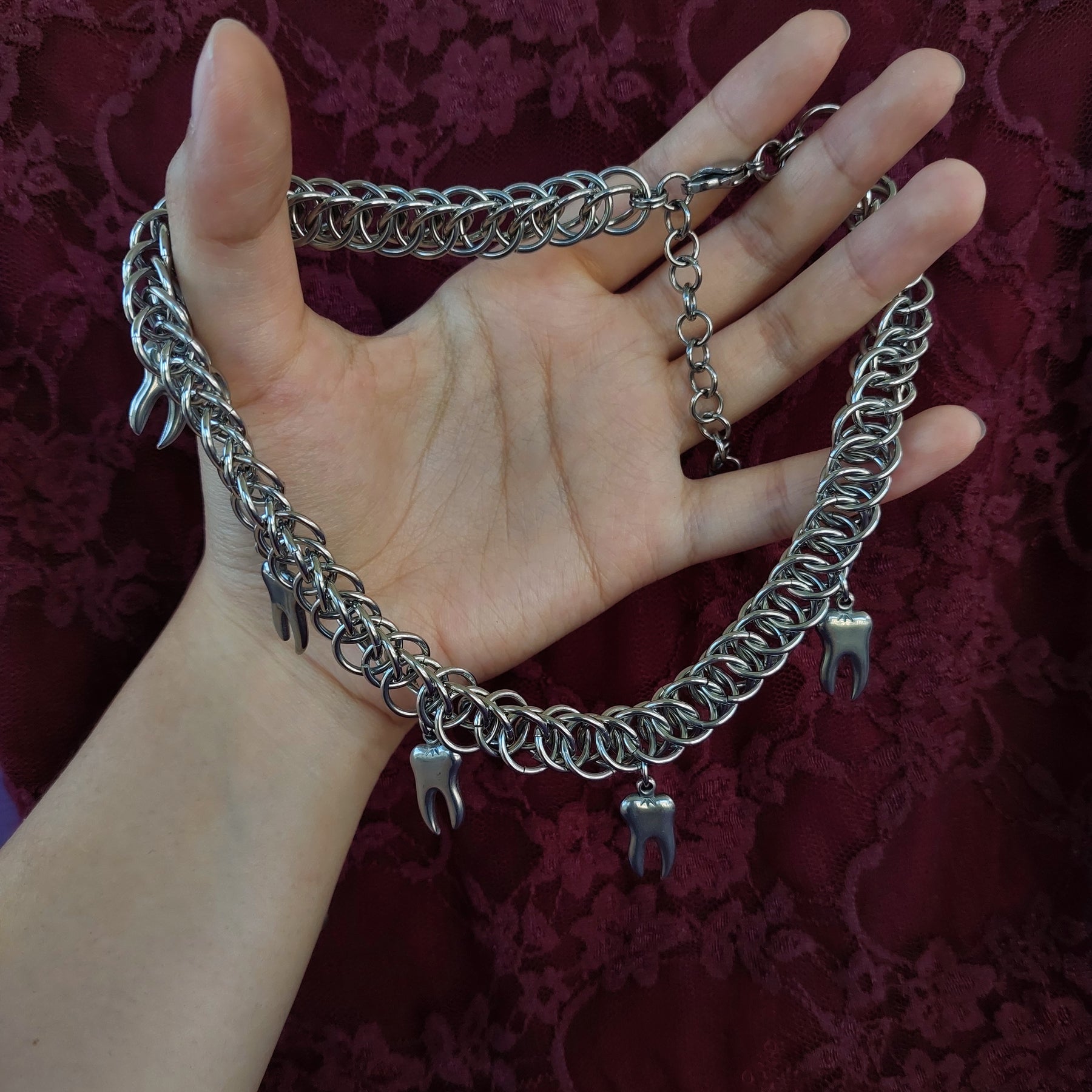 Chainmaille toothy necklace