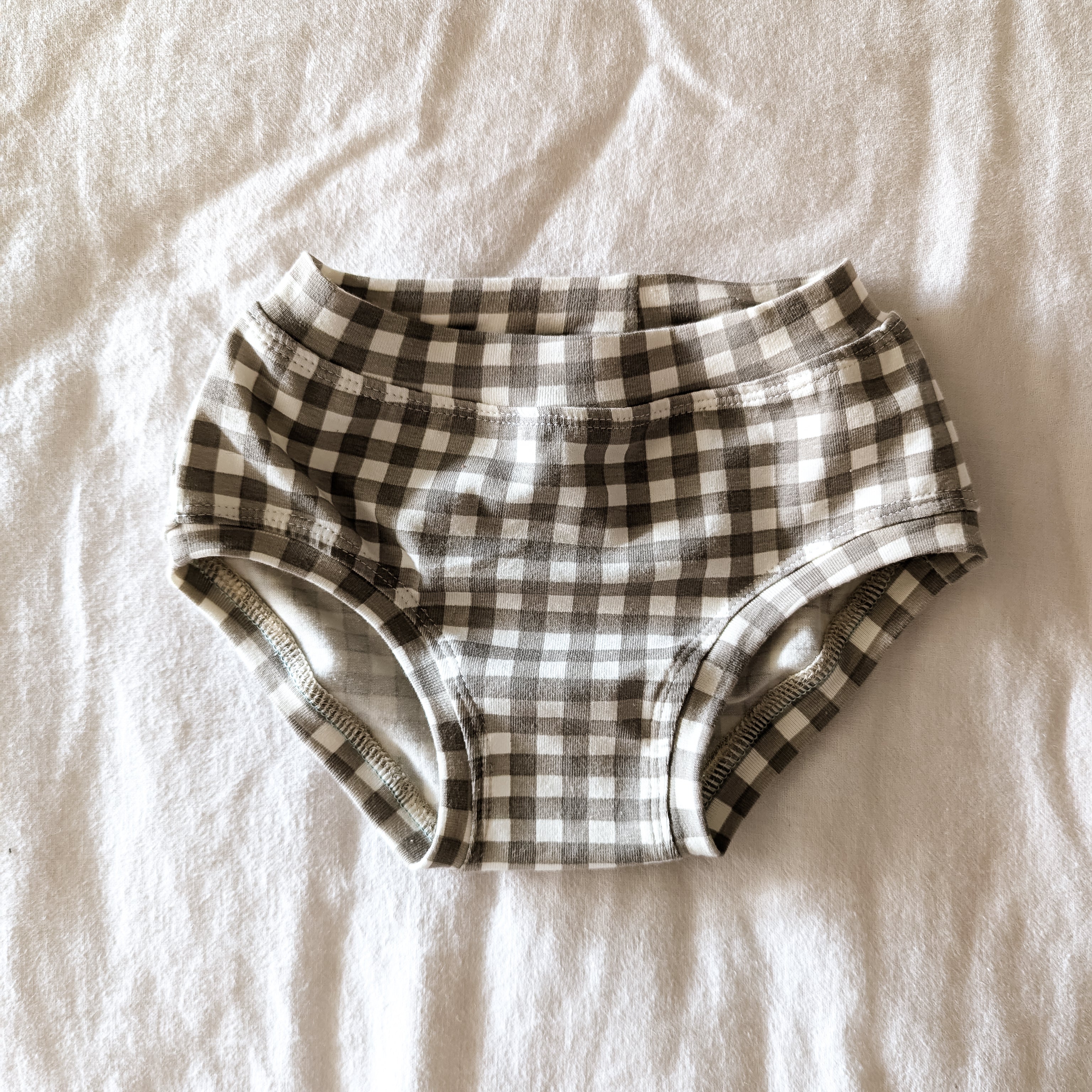 Grey gingham organic underpants for kids sizes 1 to 12