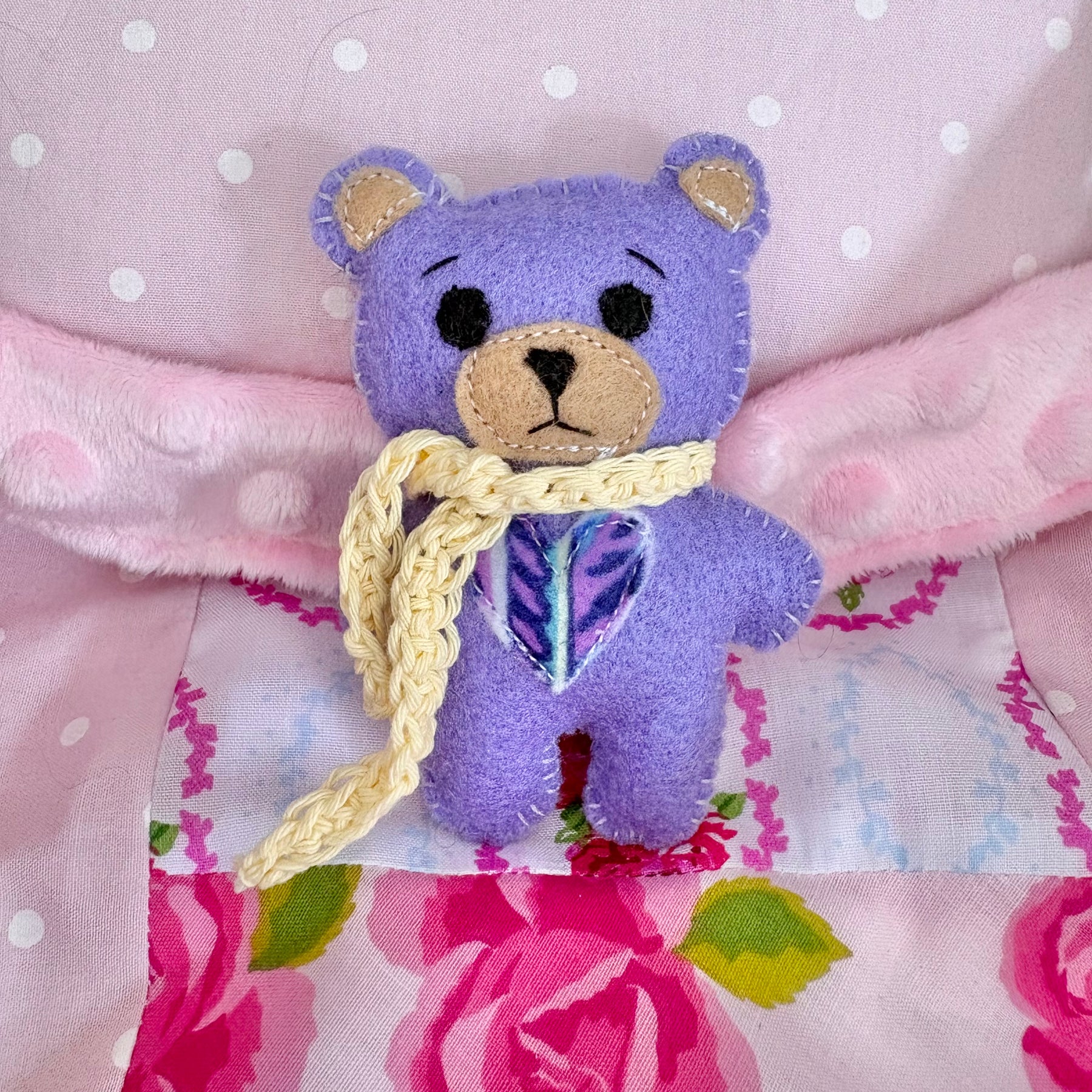 Handmade Felt Teddy Teddy Bear with Crochet Scarf – Mini 10cm Plush Toy – Pocket Bear Gift – Cute Handmade Keepsake