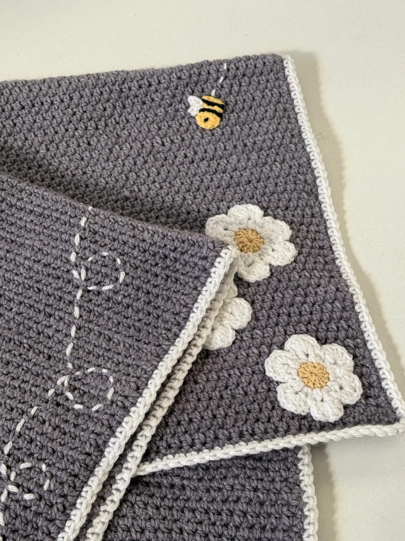 Daisies and Bees Blanket