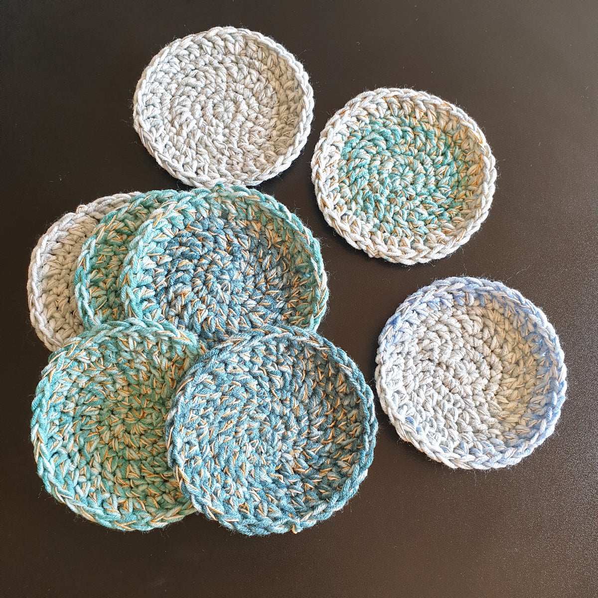 Hand crocheting Simple Round Coaster : Blue Green W Gold Silver