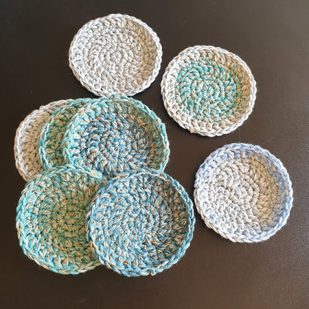 Hand crocheting Simple Round Coaster : Blue Green W Gold Silver