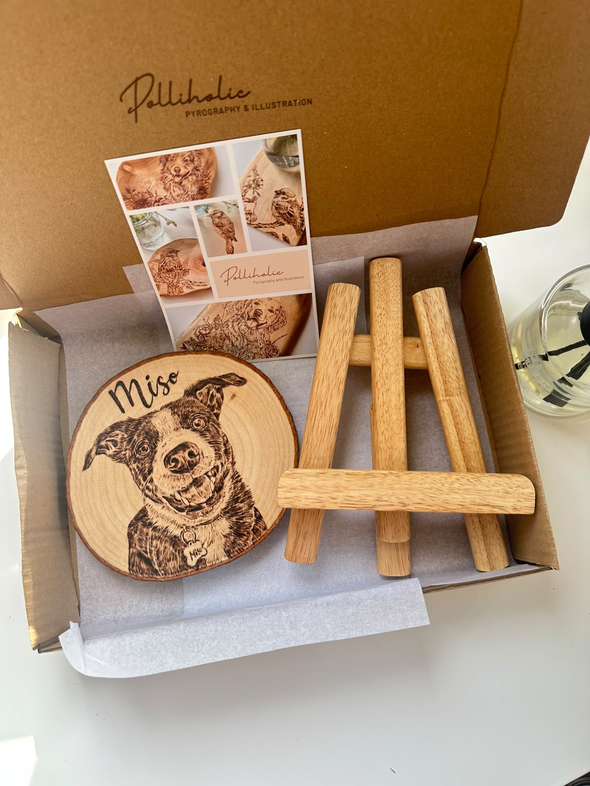 Natural Wood Circle Custom Pet Portrait – Hand-Burned Pyrography Art