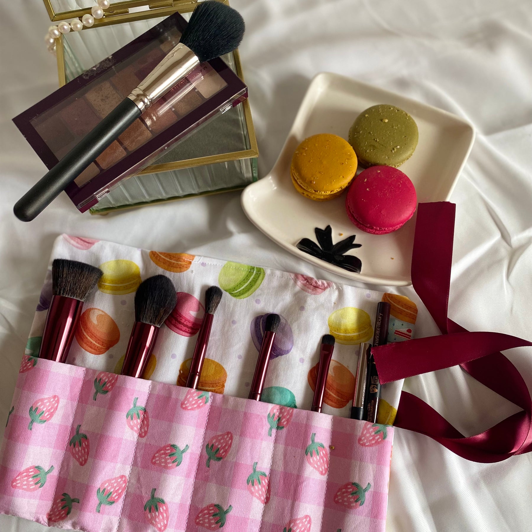🍓 Foodie-Inspired Makeup Brush Roll & Reusable Makeup Pad Set