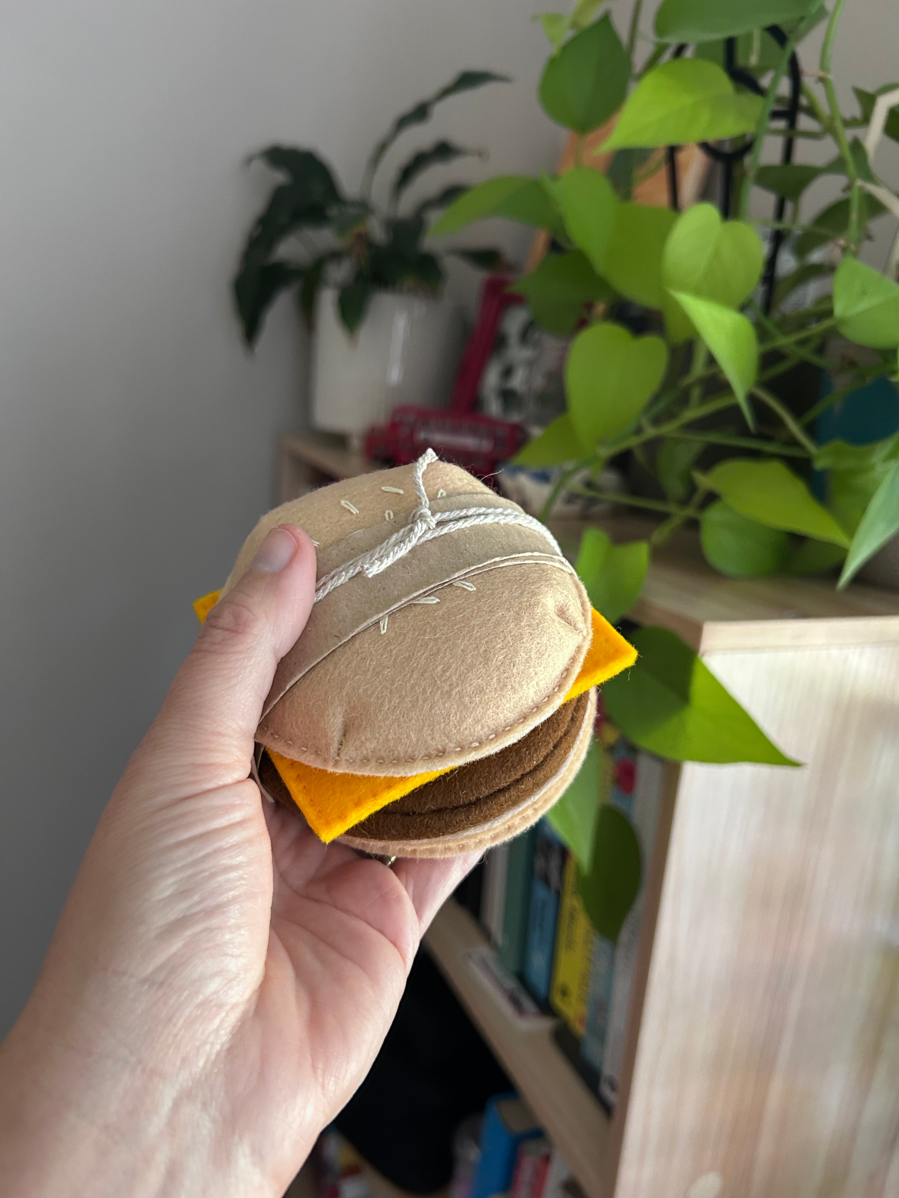 Felt cheeseburger, play kitchen