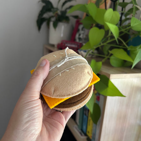 Felt cheeseburger, play kitchen