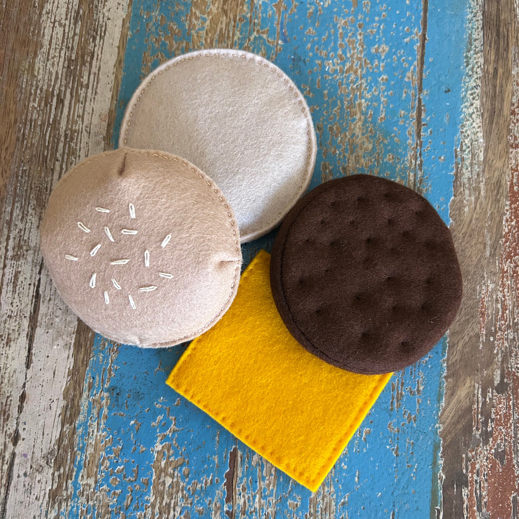 Felt cheeseburger, play kitchen