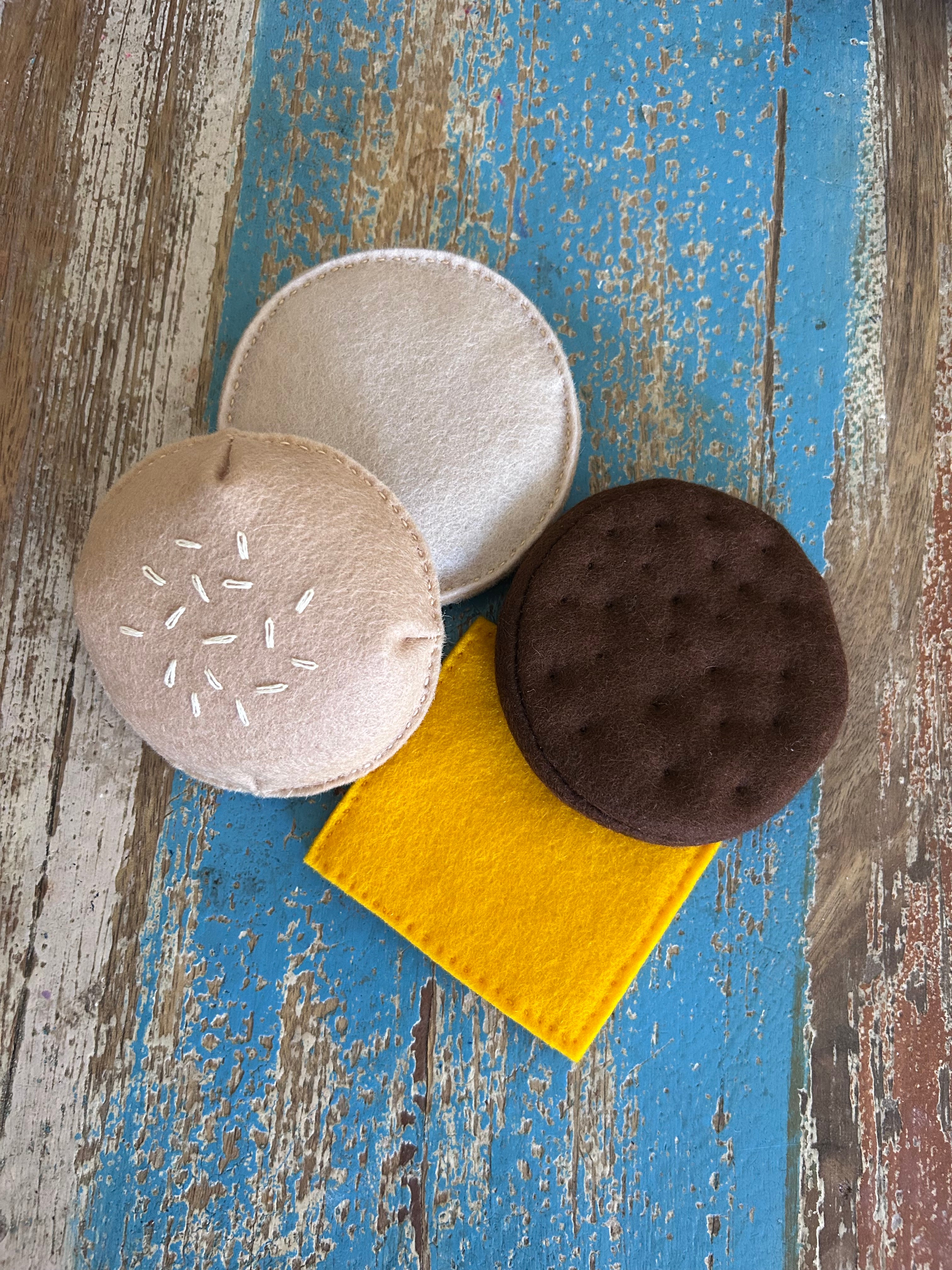 Felt cheeseburger, play kitchen