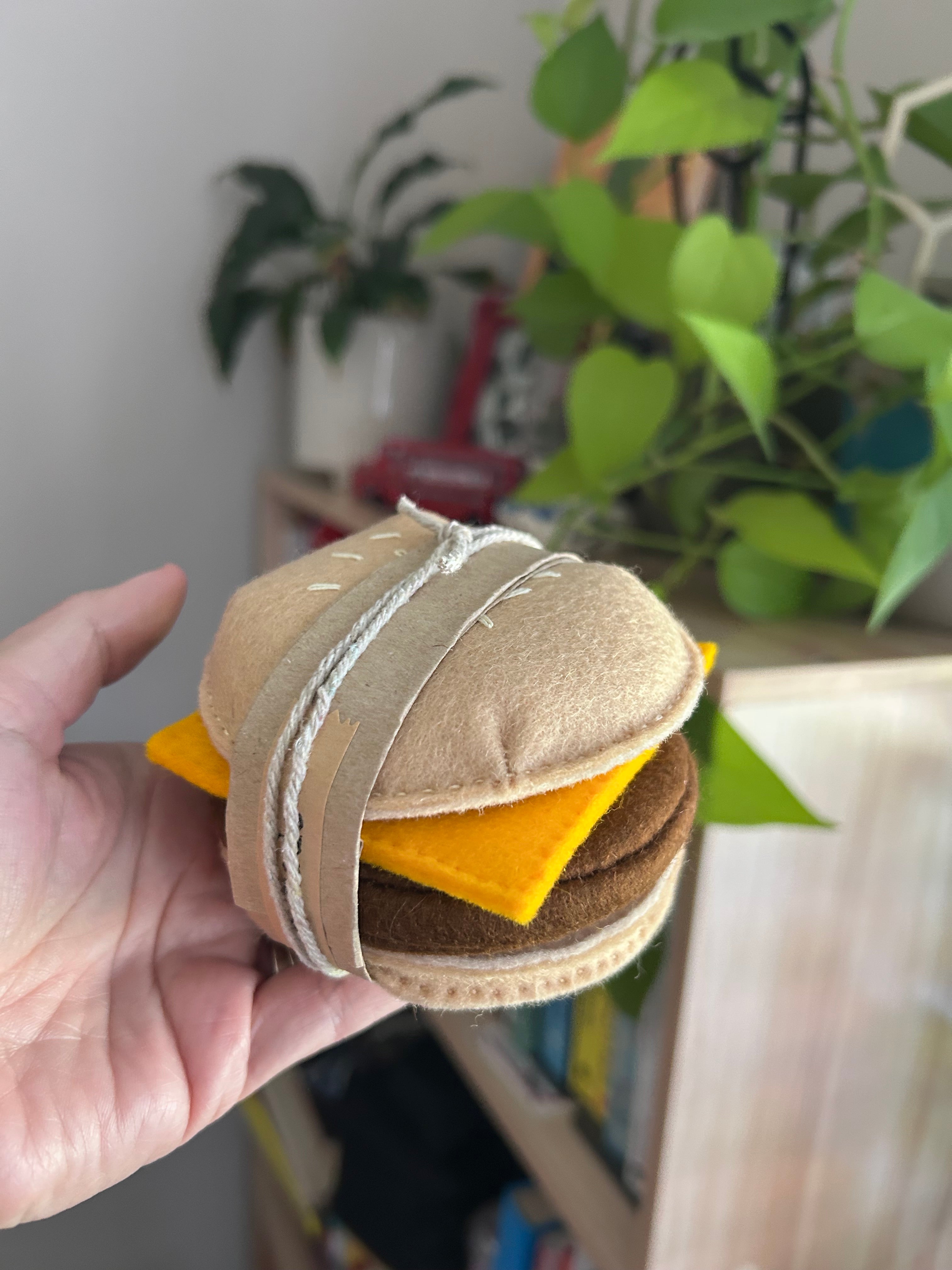 Felt cheeseburger, play kitchen