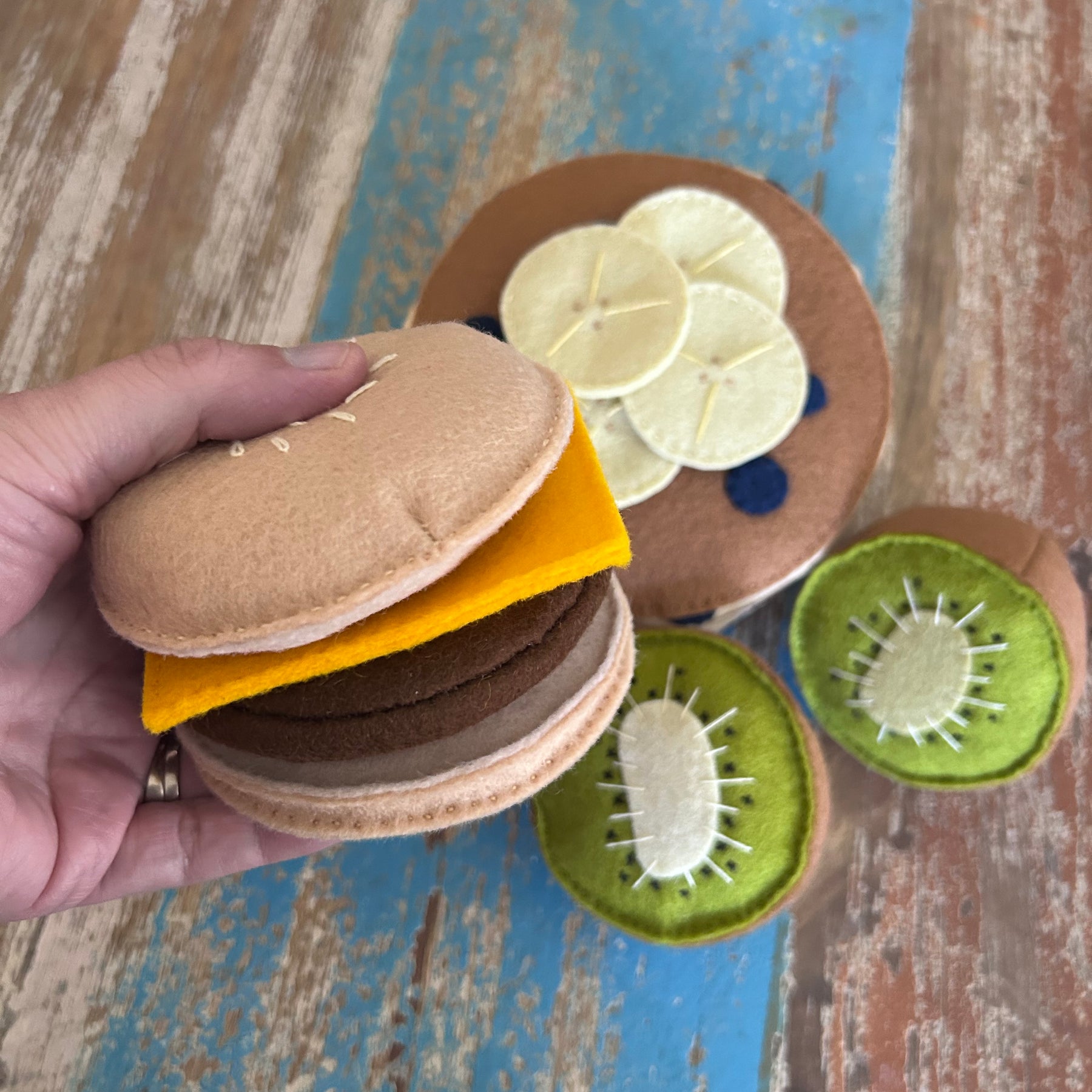 Felt cheeseburger, play kitchen