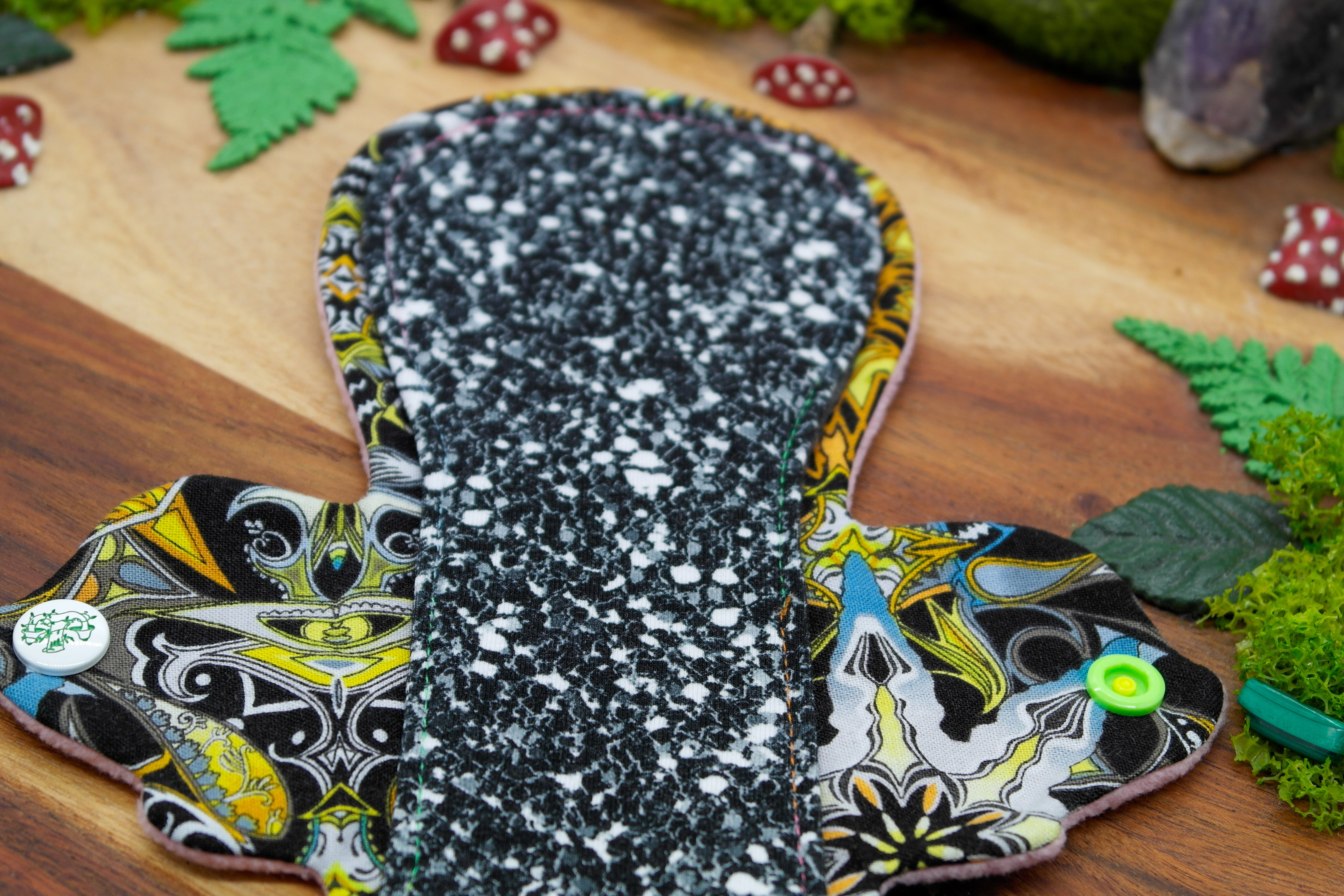 mindfully made Reusable cloth pad 10" Moderate (Flutter) - altered consciousness