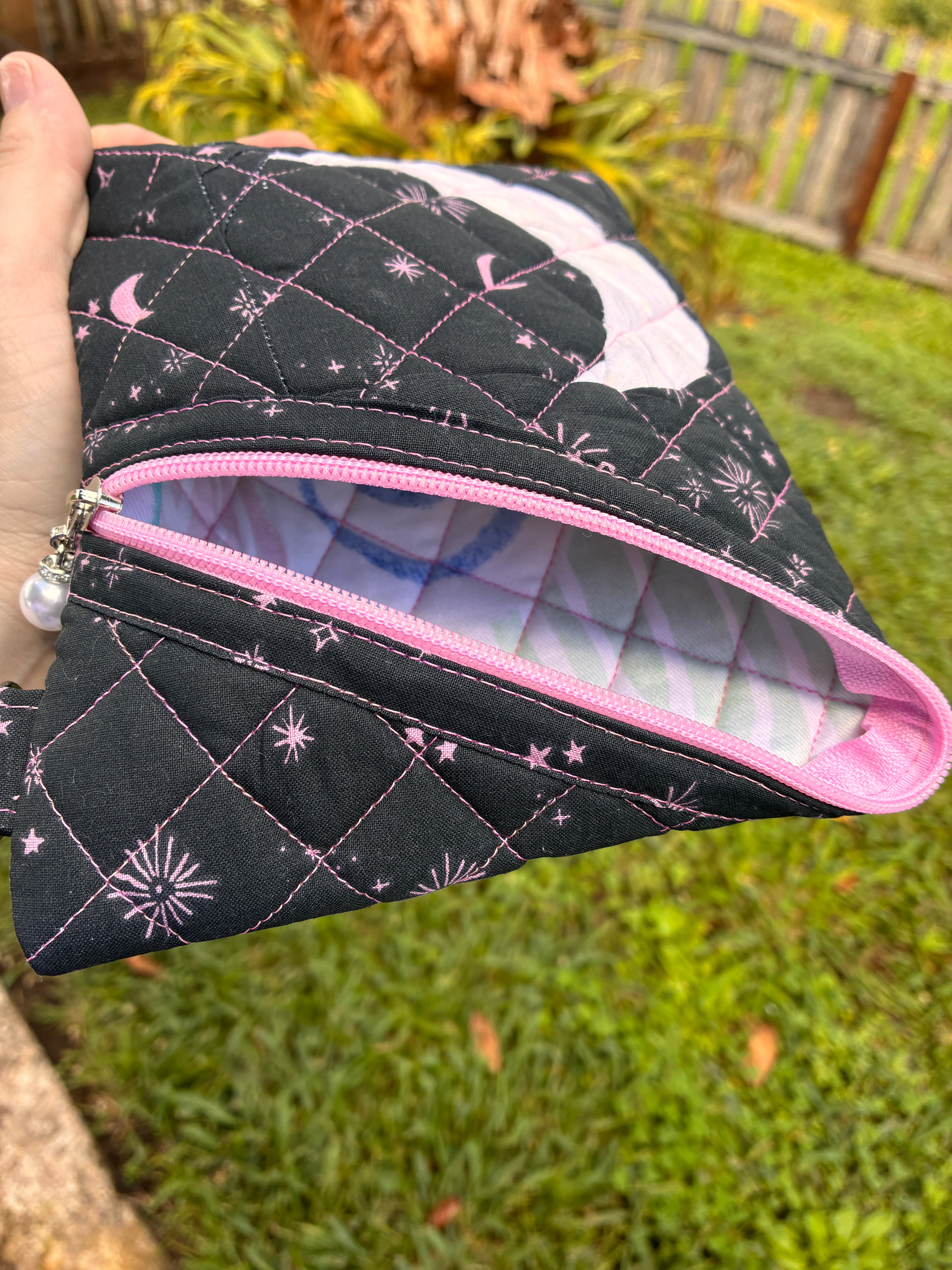 The Moon eReader Bag (Black & pink)