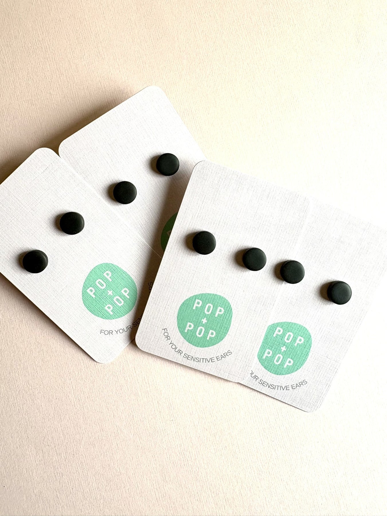Earrings Studs round black 10mm