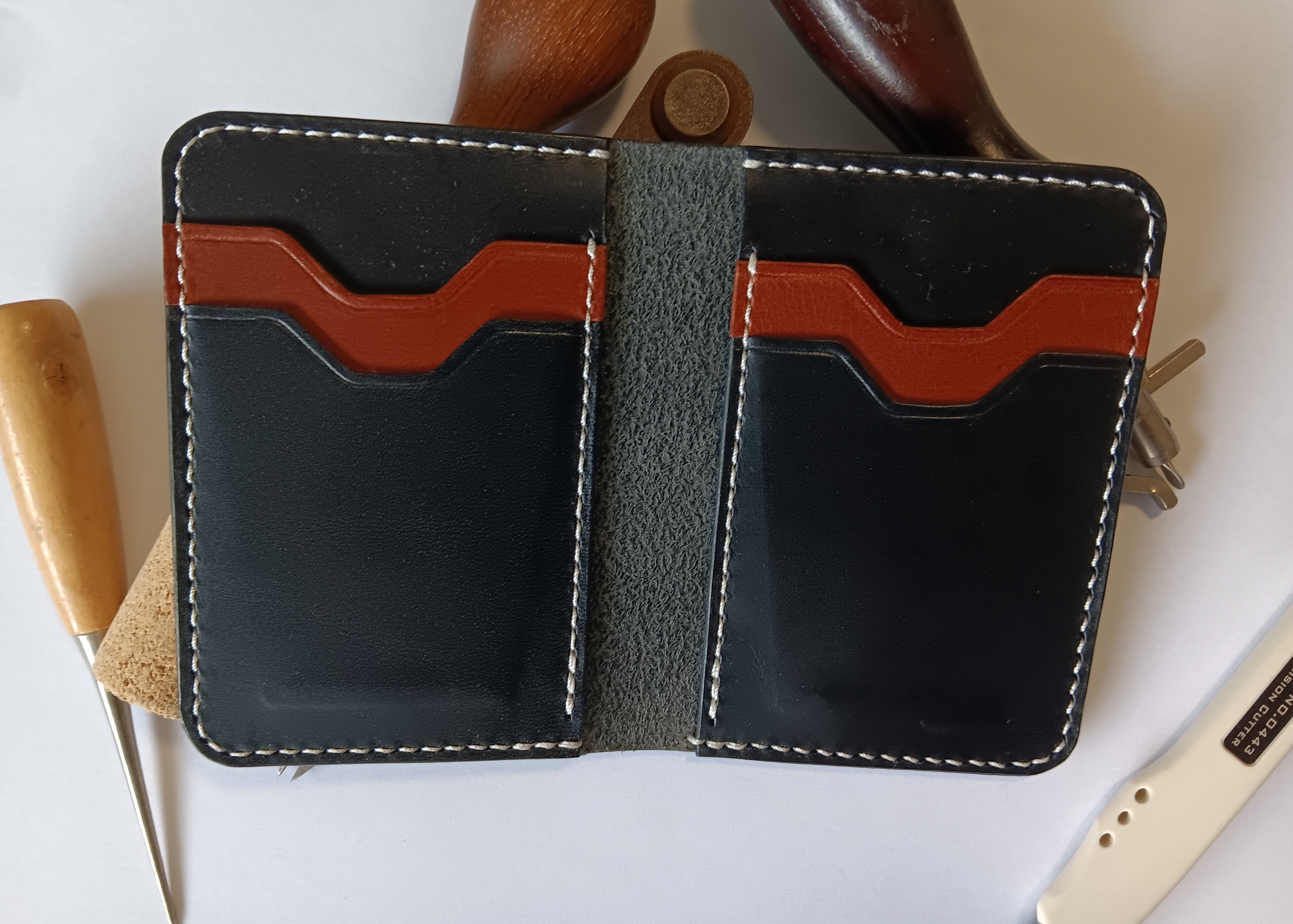 Vertical Bifold Wallet - White Stitching