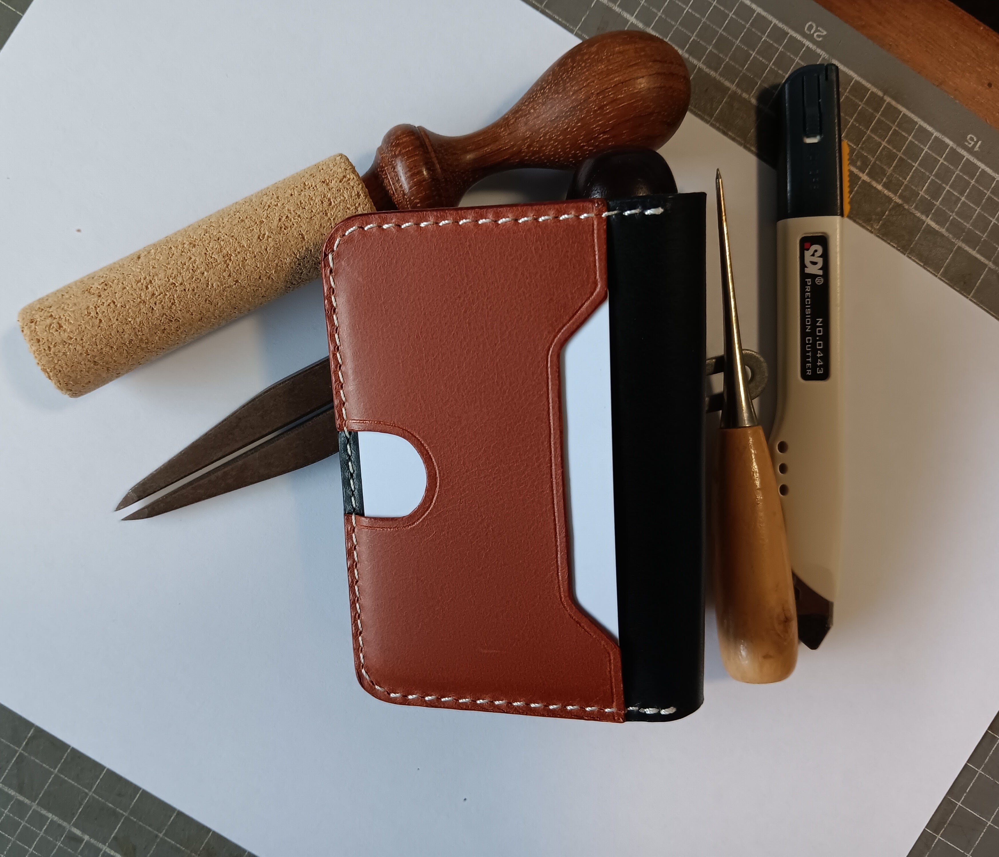 Vertical Bifold Wallet - White Stitching