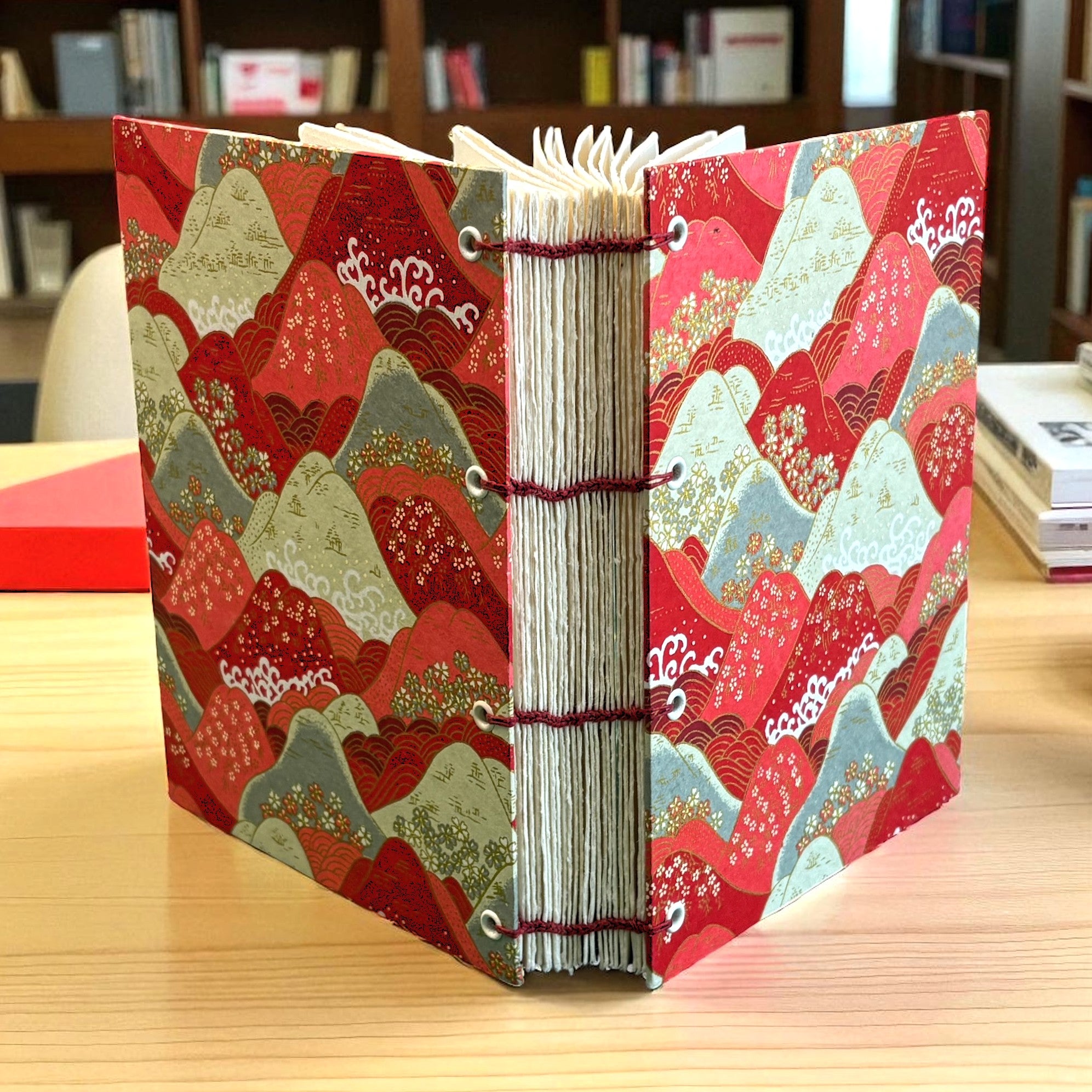 Handmade Lay Flat Watercolour Sketchbook: Cold Press Art Journal