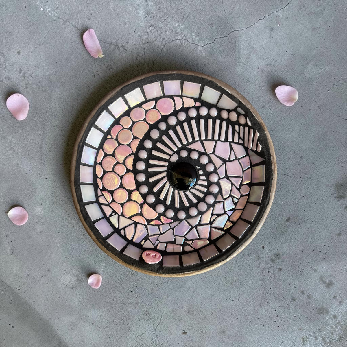 Mosaic Bee Bath. Pink Fern.