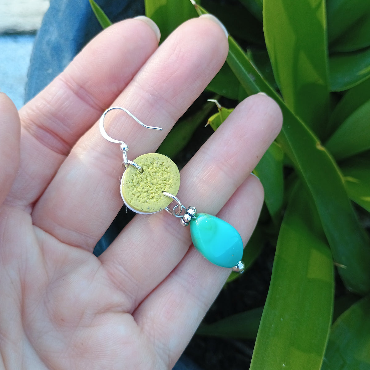 Marble floral dangle beaded earrings