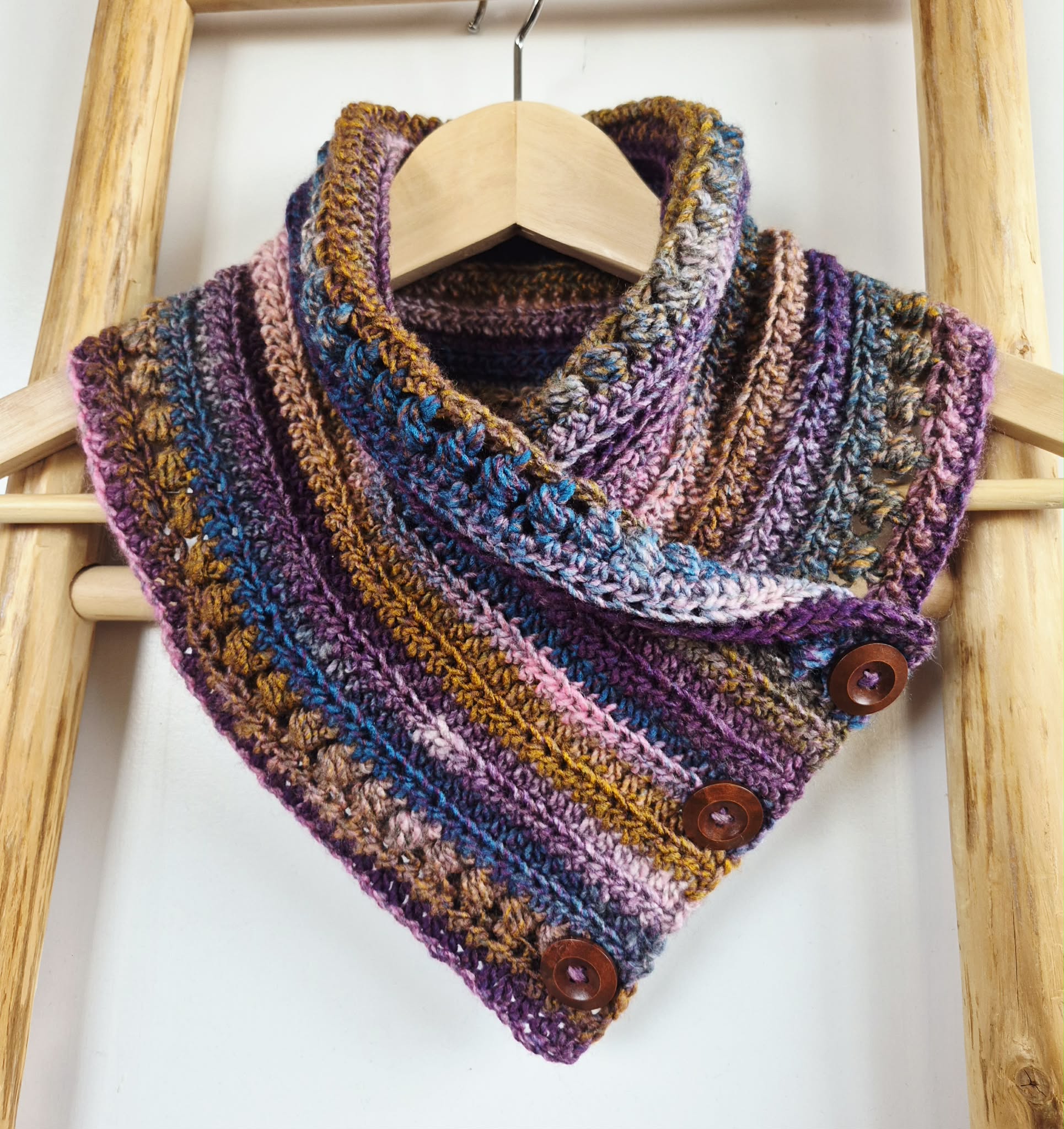Ladies Neck warmer | Cowl | Scarf | Adult | Vintage | Crochet | Buttoned