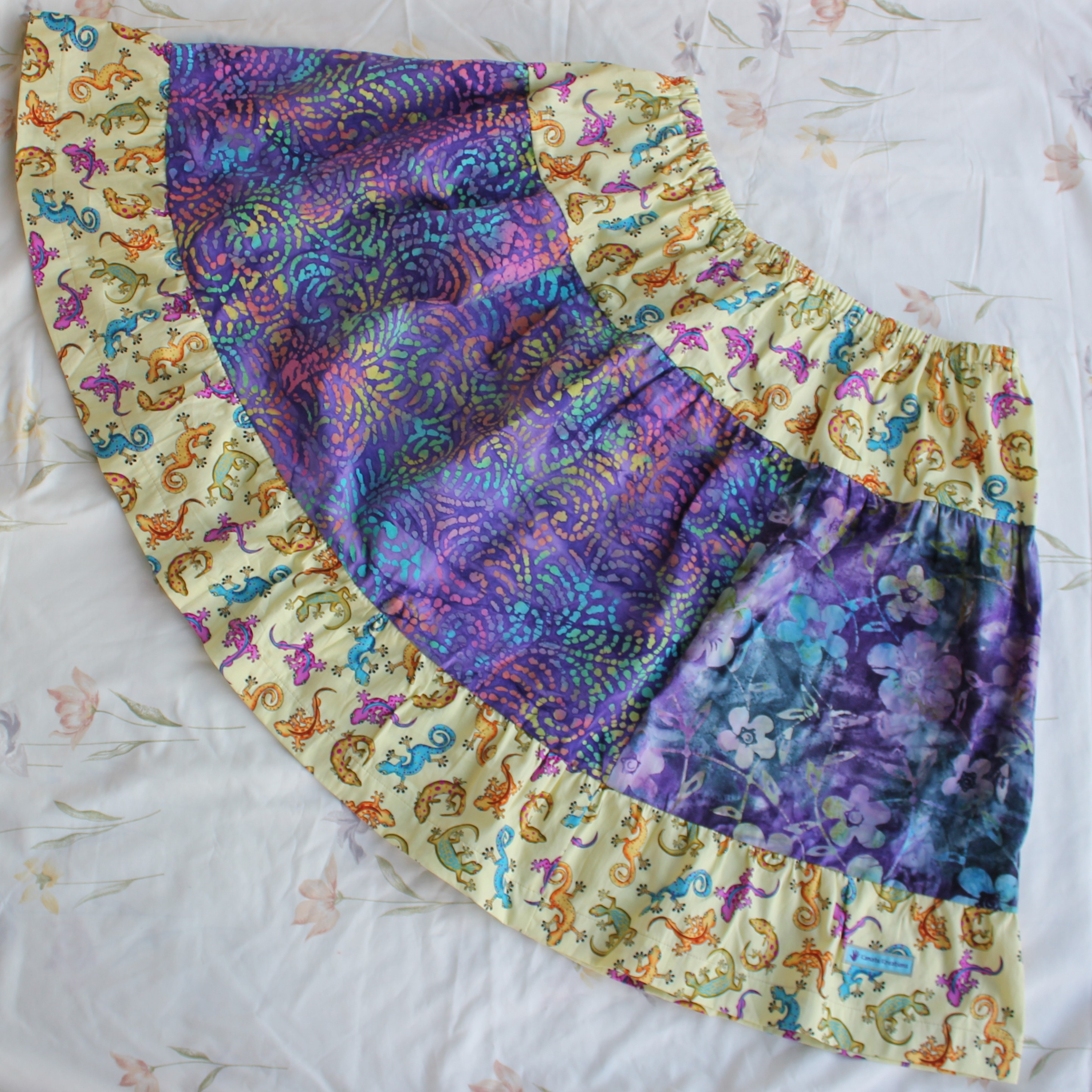 Womens Size Large, Mid Skirt, Batiks/Lizards.