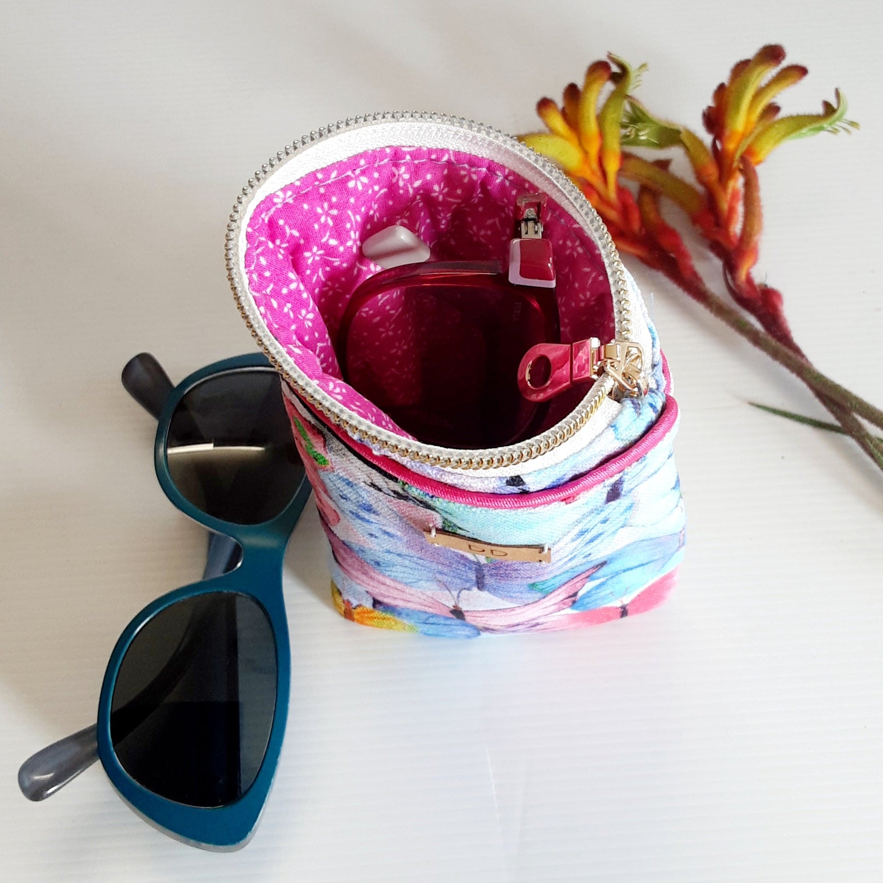 Double pocket eyeglass/sunglass case.
