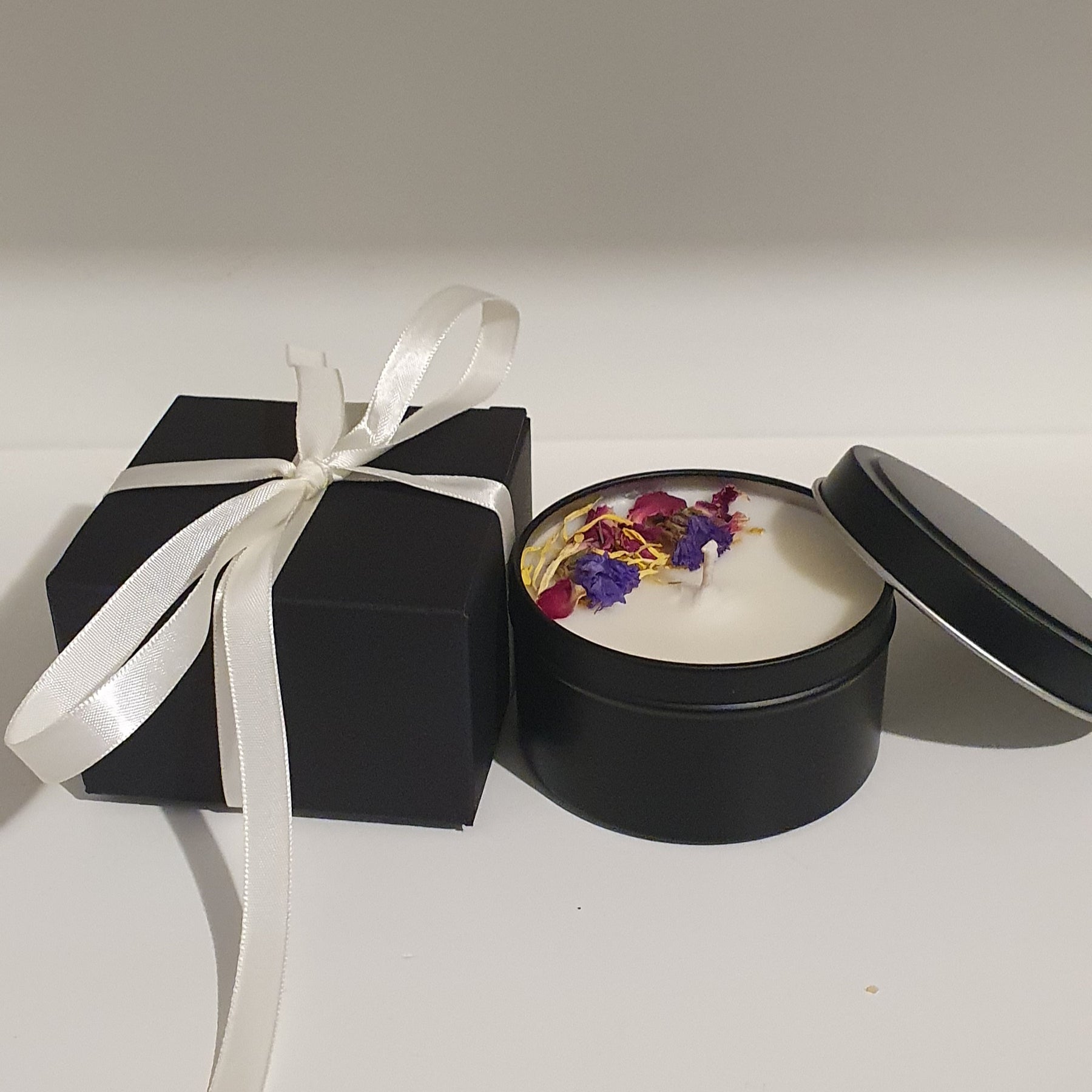 Australian Bush Soy Candle: Eco-Friendly, Gift Box With Ribbon, Light Fragrance, Handmade in Australia.