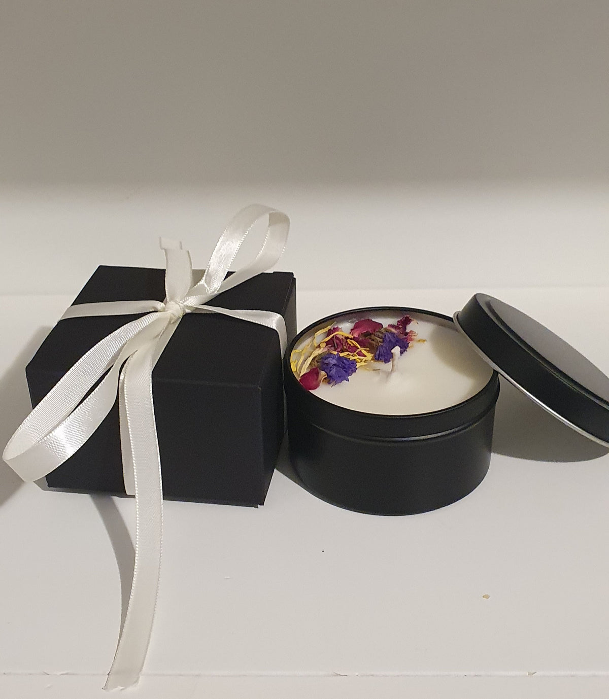 Australian Bush Soy Candle: Eco-Friendly, Gift Box With Ribbon, Light Fragrance, Handmade in Australia.