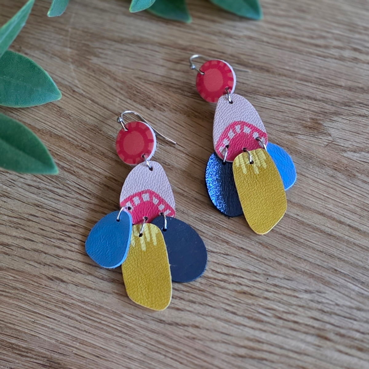 Audace Musa Leather Earrings – Blueberry Mustard