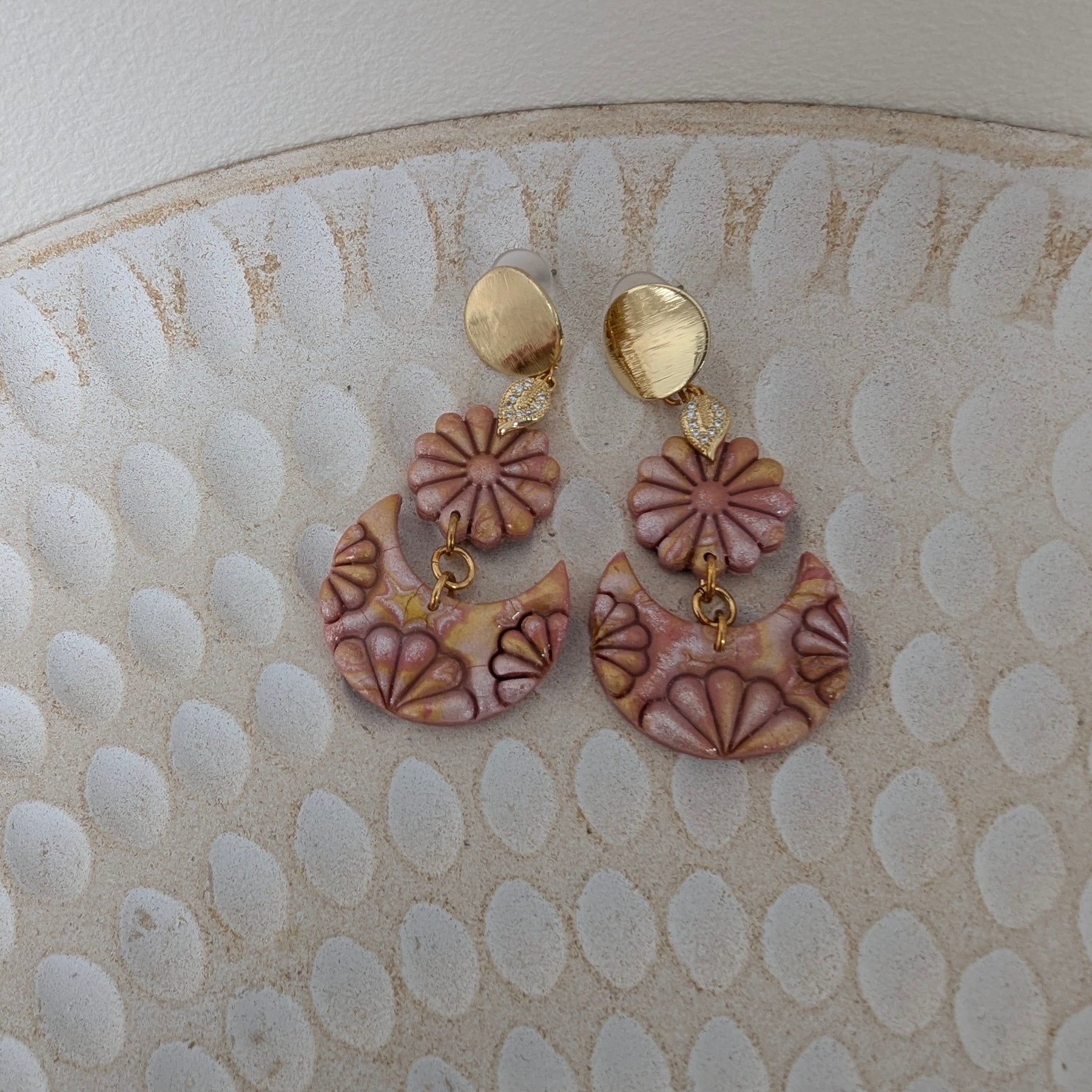 Pretty Pink Flower Earrings. Free Shipping.