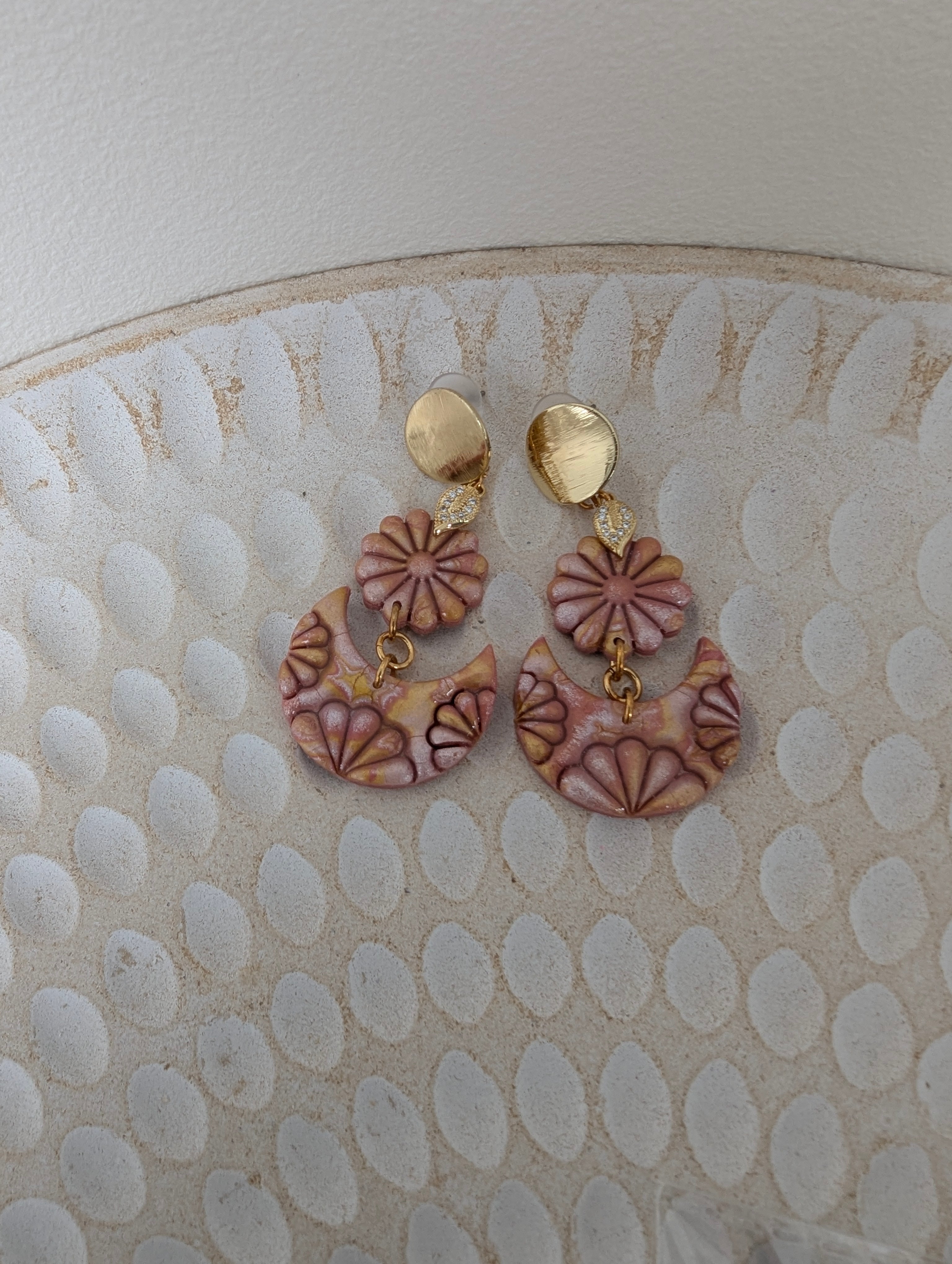 Pretty Pink Flower Earrings. Free Shipping.