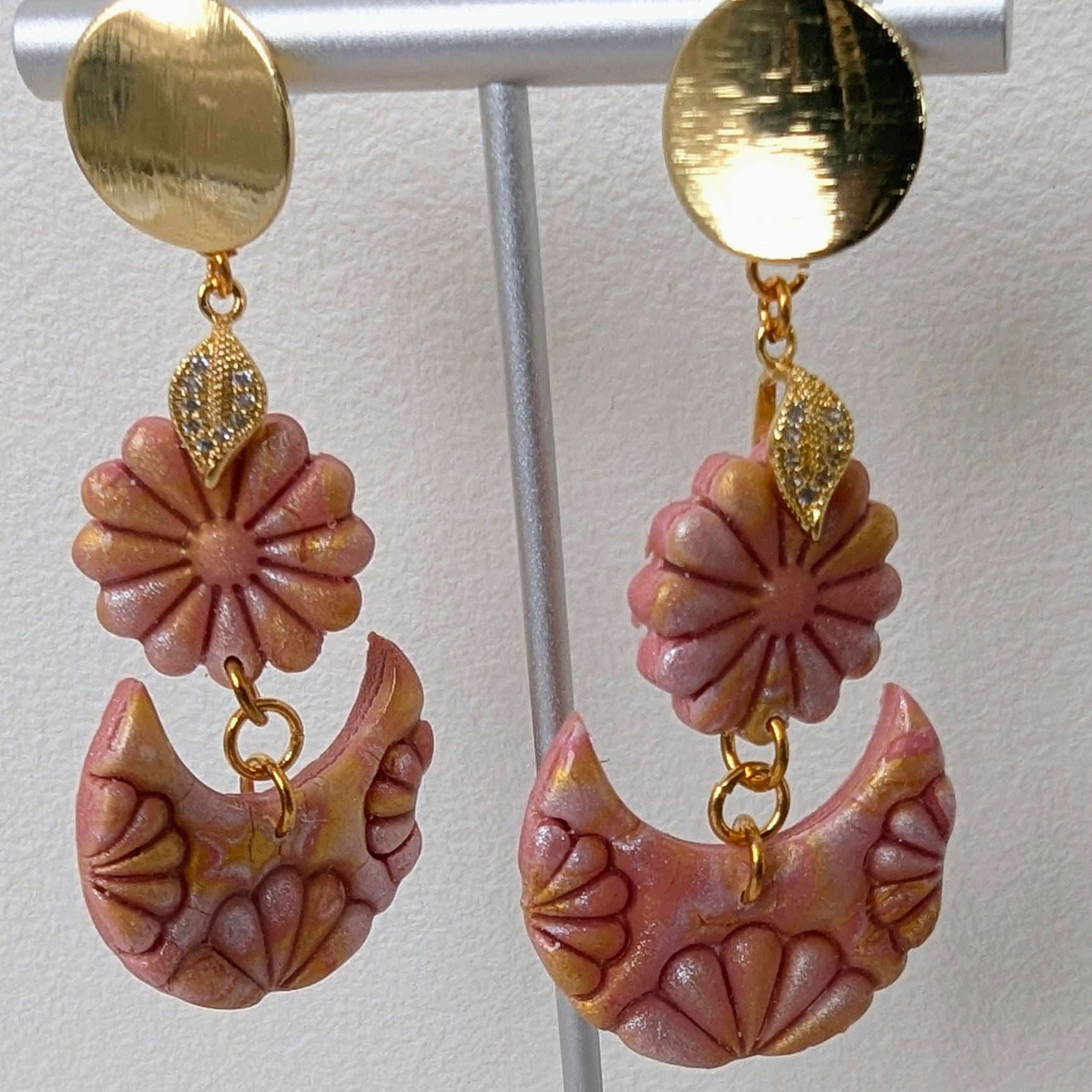 Pretty Pink Flower Earrings. Free Shipping.