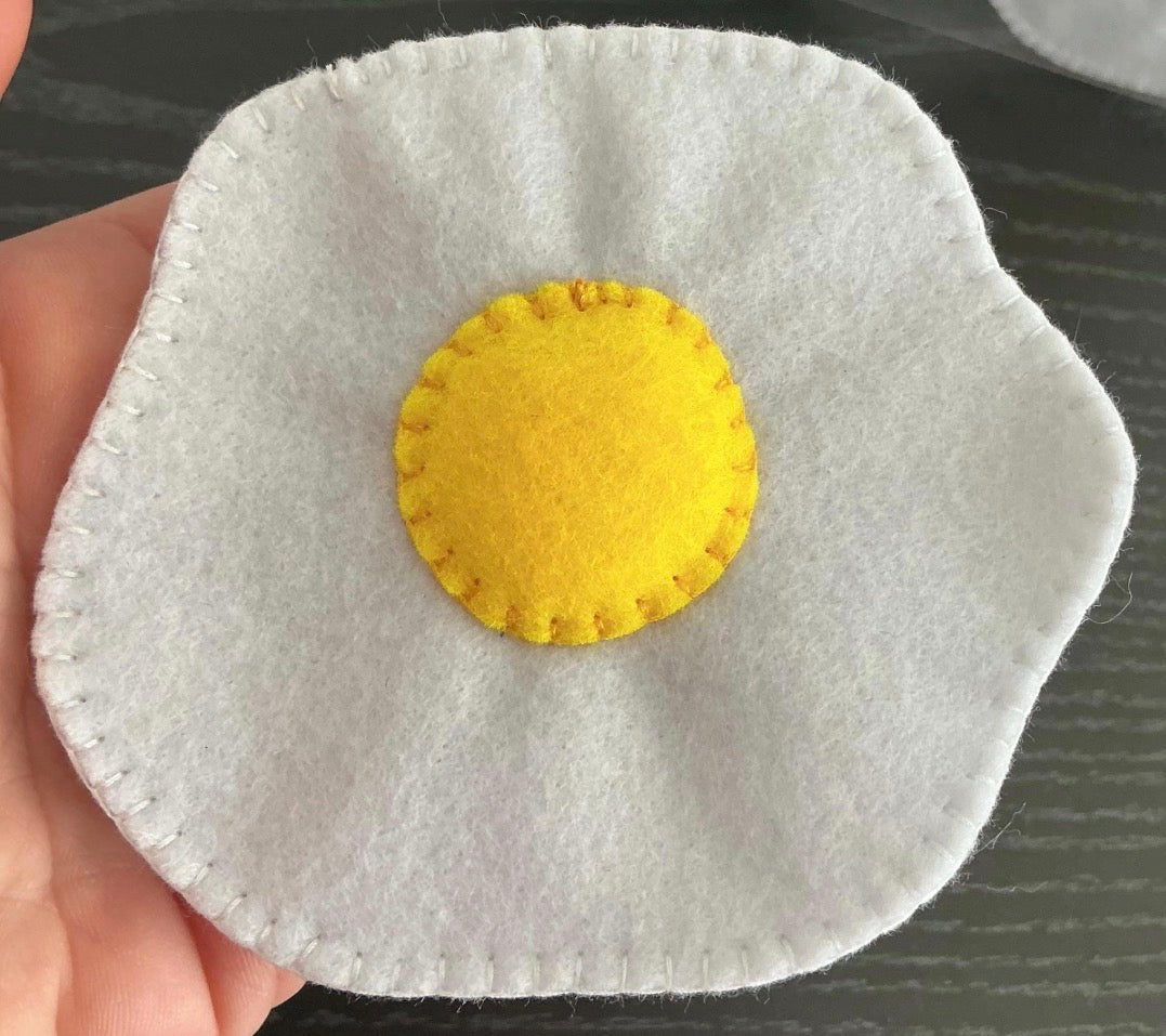 Felt fried eggs (set 4)