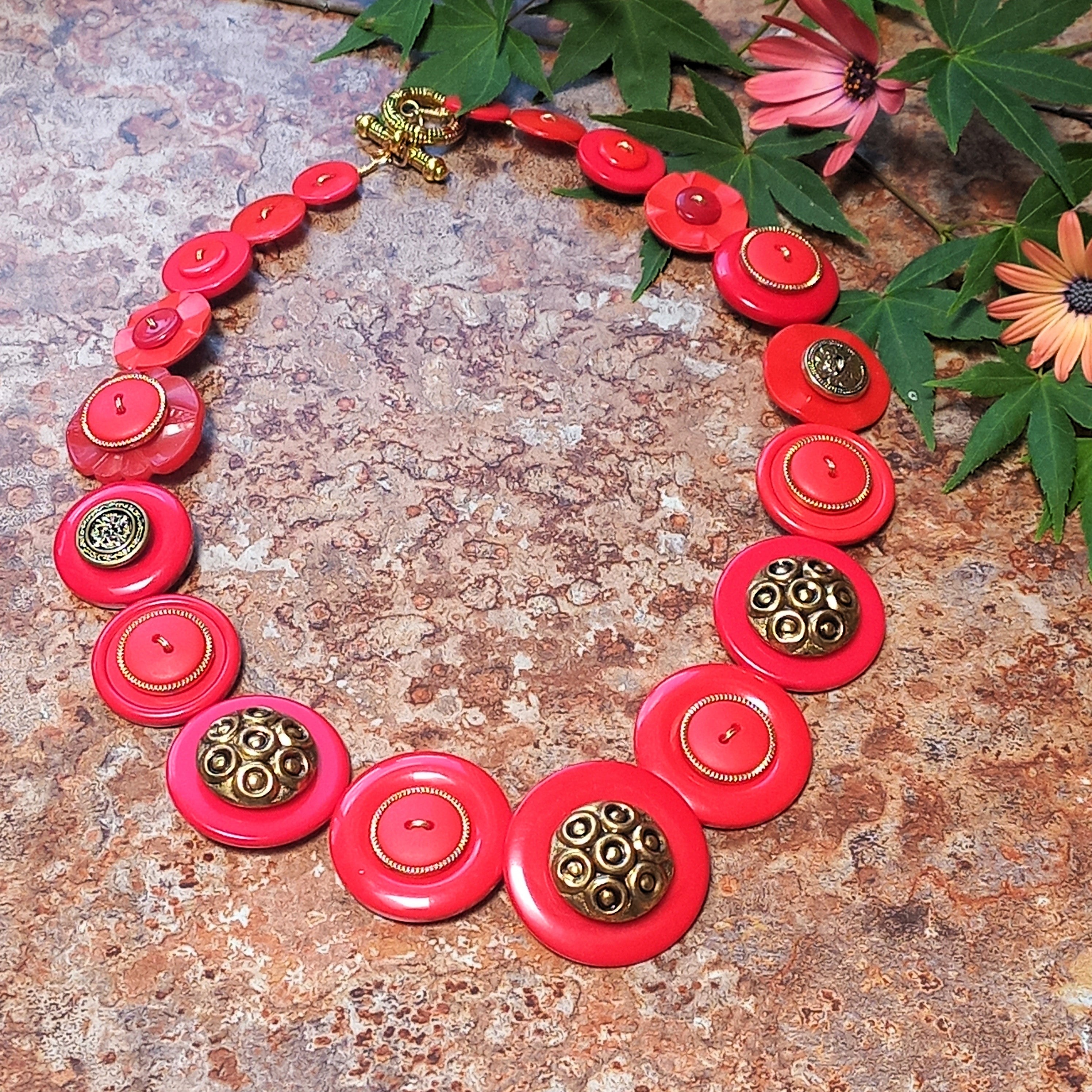 Button necklace - Regal Red