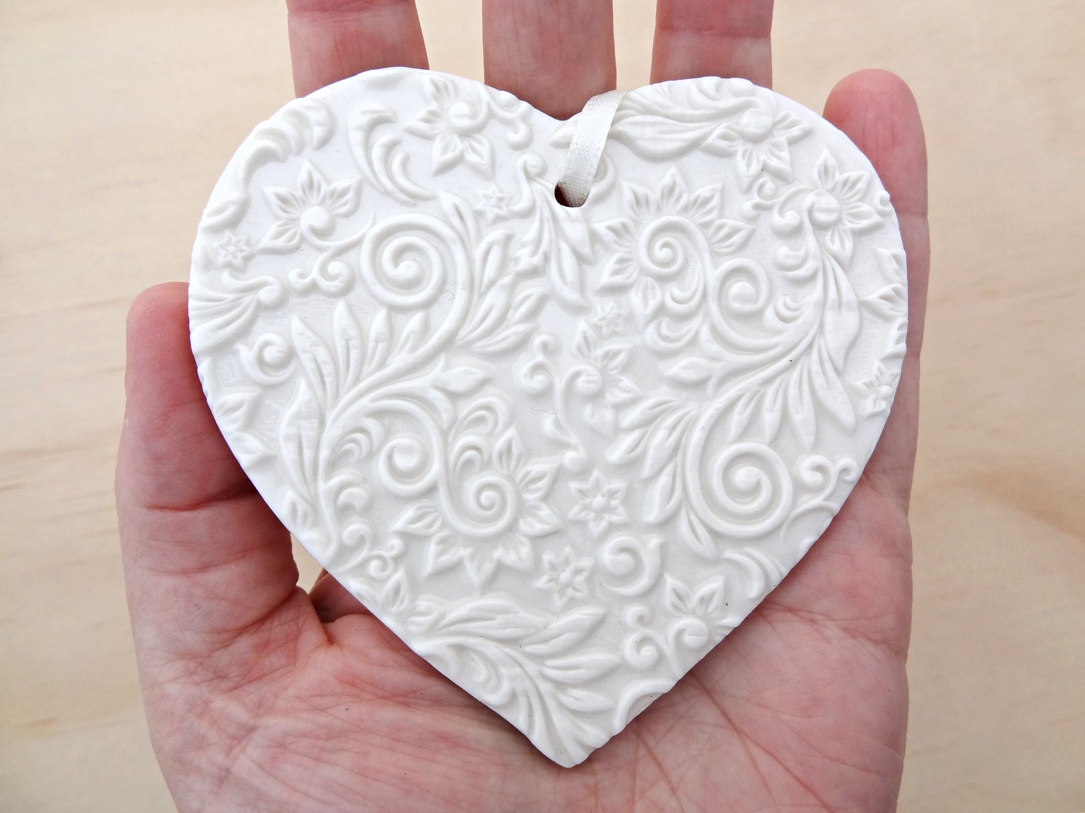 Personalised ceramic heart ornament. Ceramic decoration with custom wording