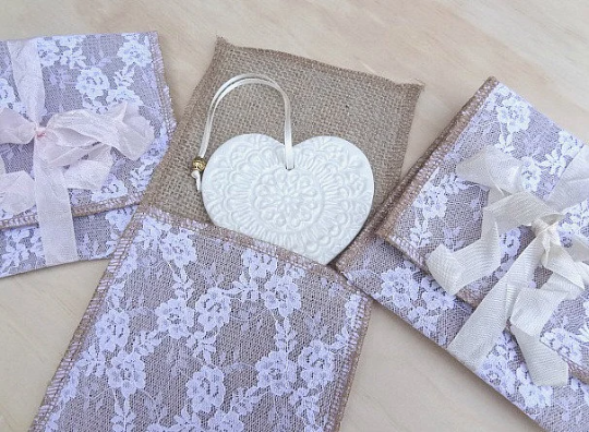 Personalised ceramic heart ornament. Ceramic decoration with custom wording